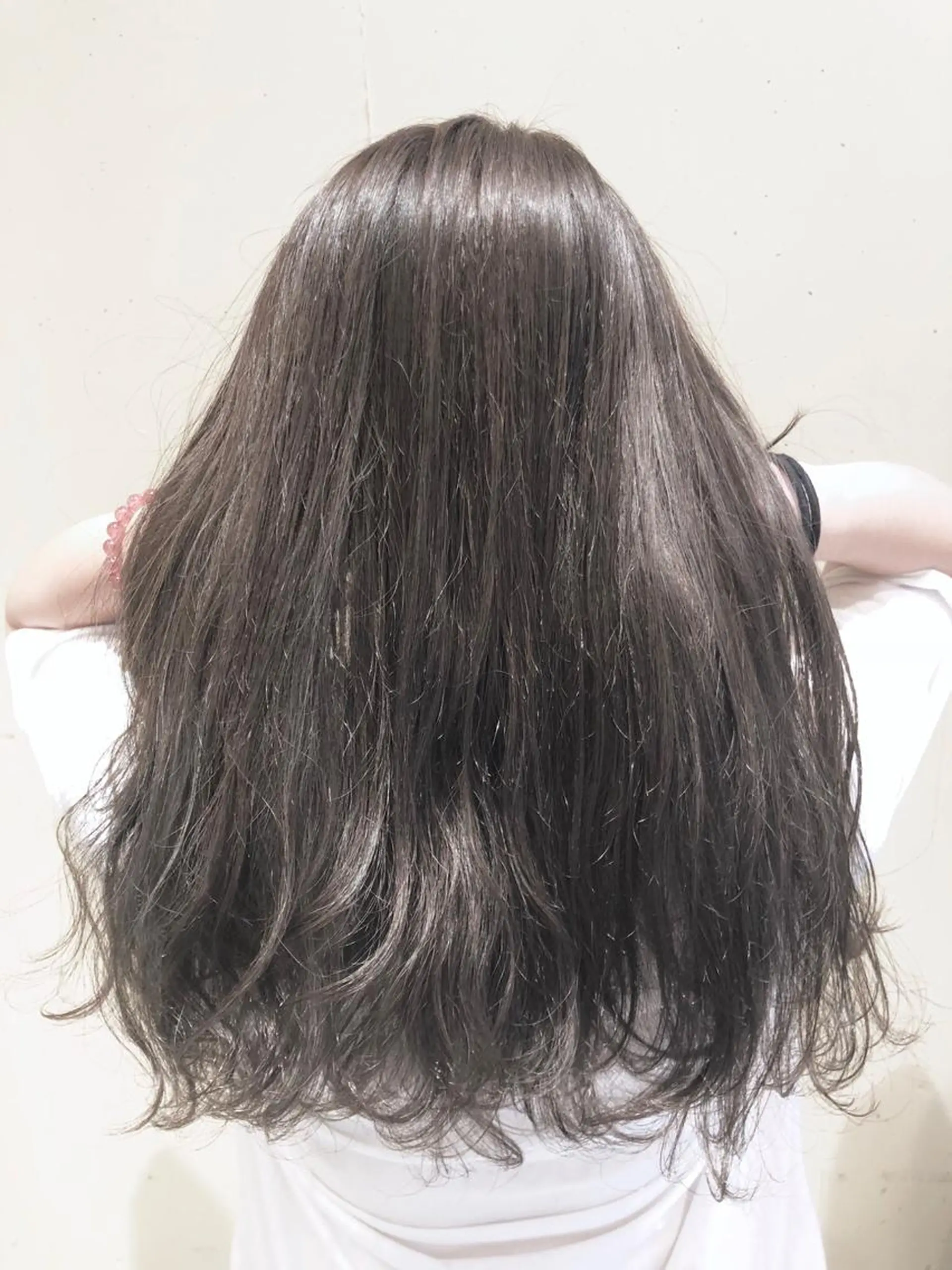 セミロング カラー パーマ ヘアアレンジ 透明感カラー グラデーションカラー グレージュ ハイライトカラー ミルクティーグレージュ 【ツヤ髪美容師】 ツダケイスケのヘアスタイル
