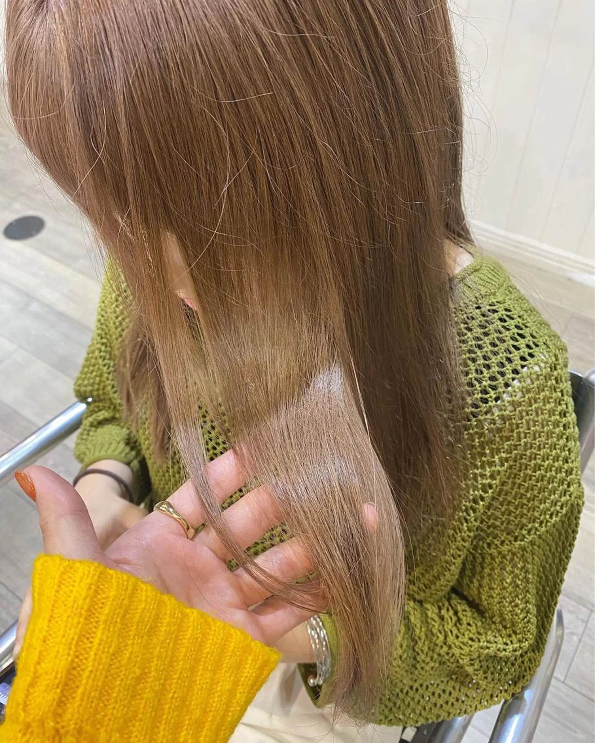 ロング W所属・小林 朋花のヘアスタイル