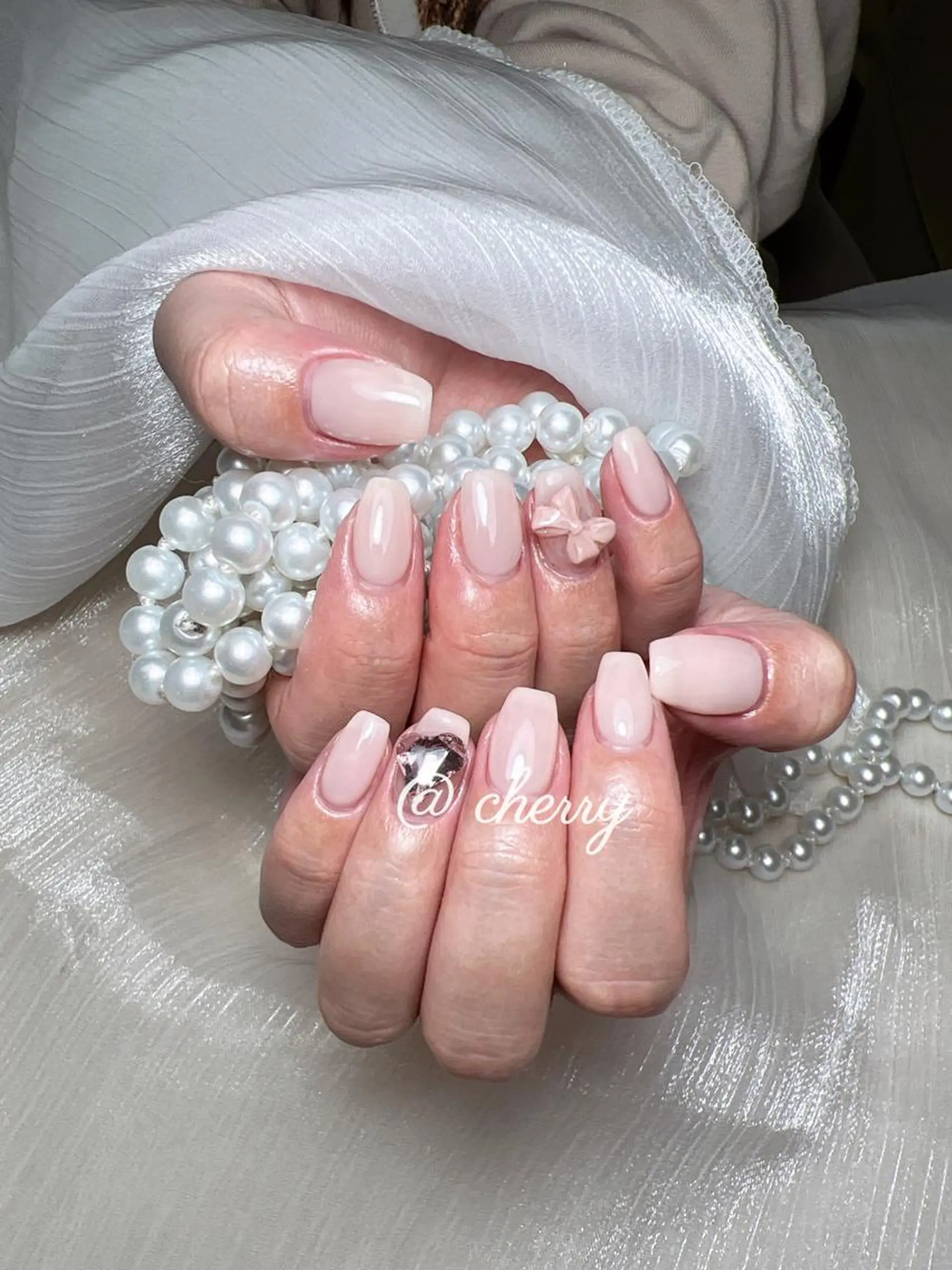 ネイル アートネイル ジェルネイル グラデーション キラキラネイル 持ち込み ハンドネイル ハンドケア LUXE NAIL SALONのネイルデザイン