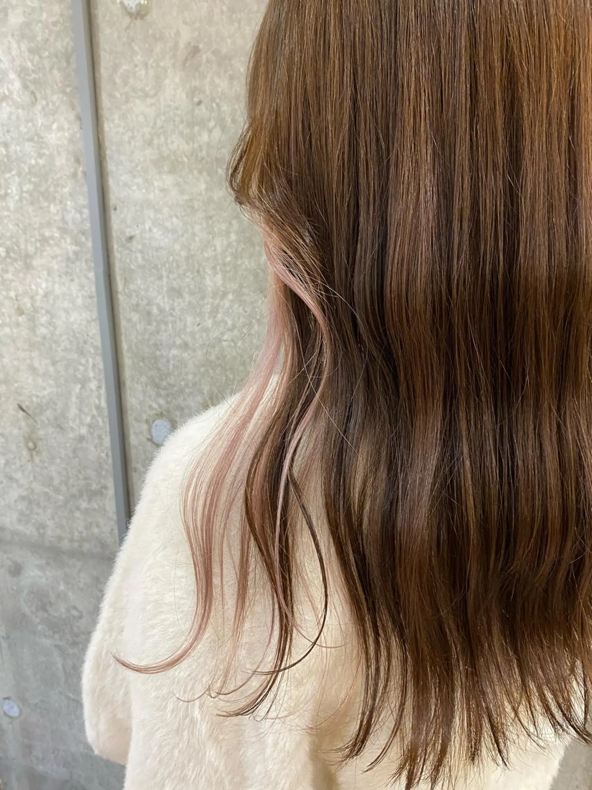 セミロング カラー ベージュカラー ブリーチ ピンクカラー ピンクベージュ 齋藤 椋哉のヘアスタイル