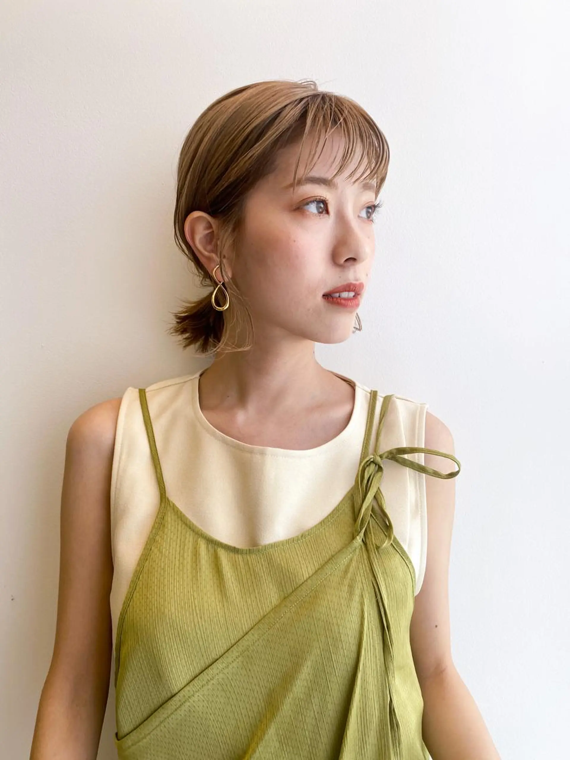 ショート カラー ヘアアレンジ アッシュ ブリーチ ケアブリーチ 透明感カラー ダブルカラー カット ヘアカラー トリートメント モリシュンスケ /レイヤー/髪質改善のヘアスタイル