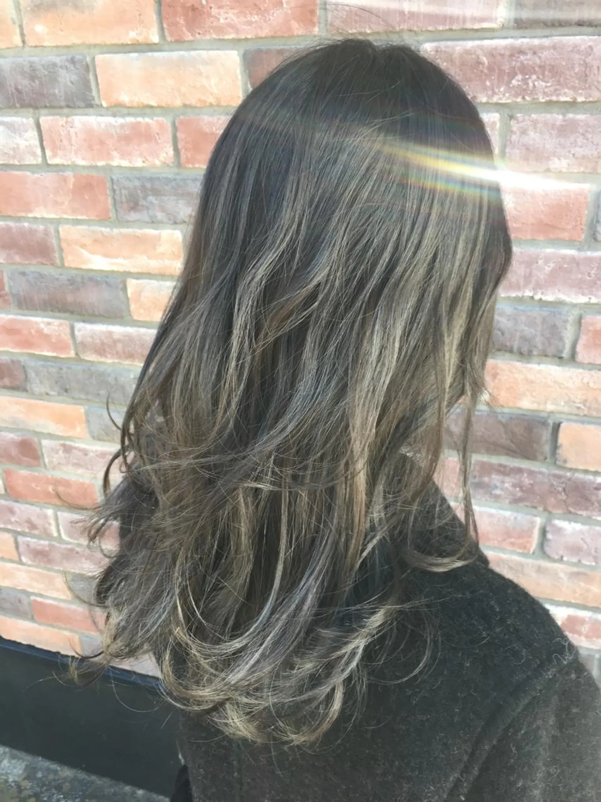 ロング カラー ダークグレー ハイライトカラー ハイライト 永井大樹✨ 透明感カラー✨のヘアスタイル