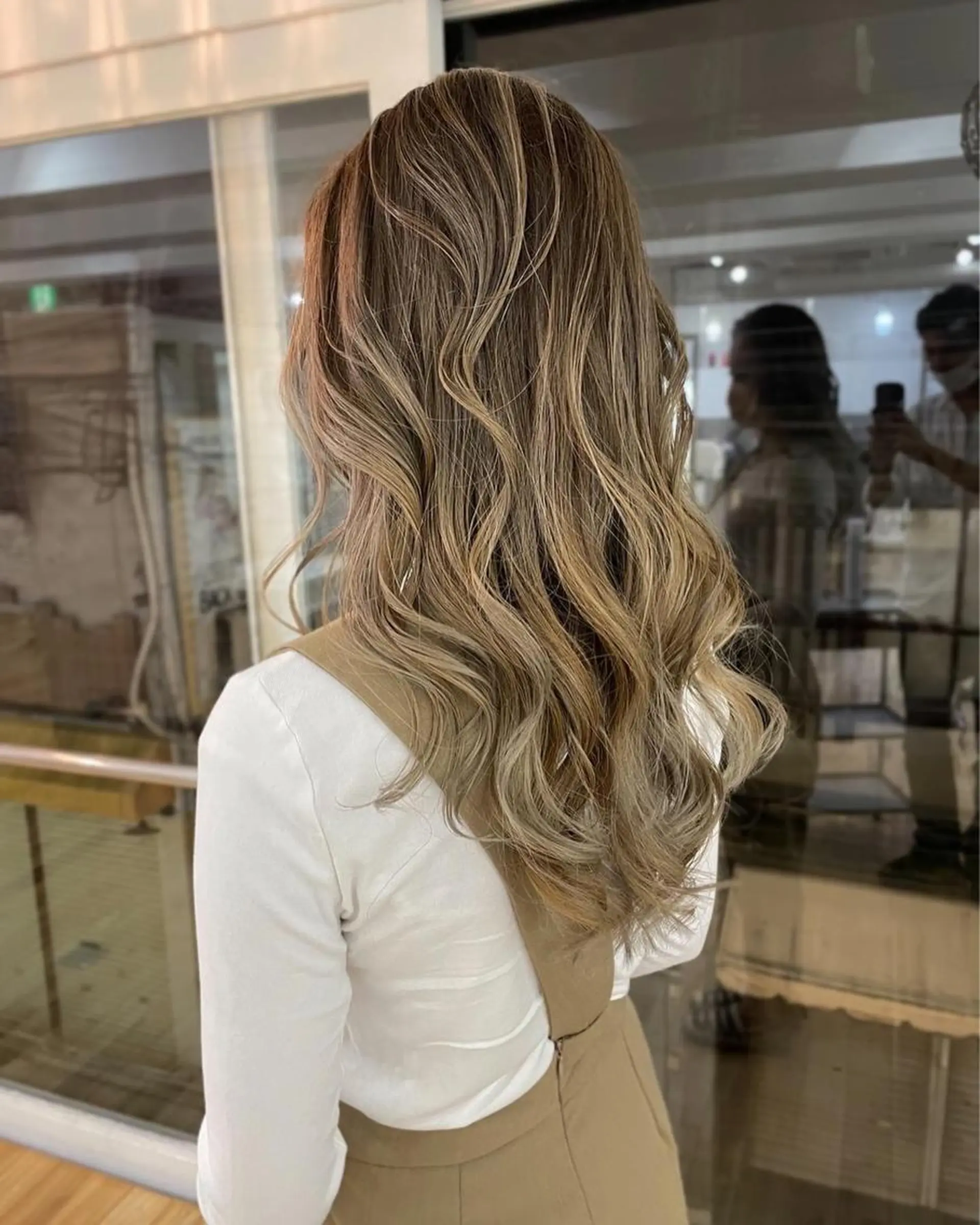 ロング カラー バレイヤージュ レイヤーカット ヘアカラー トリートメント Tao所属・藤川 大智のヘアスタイル