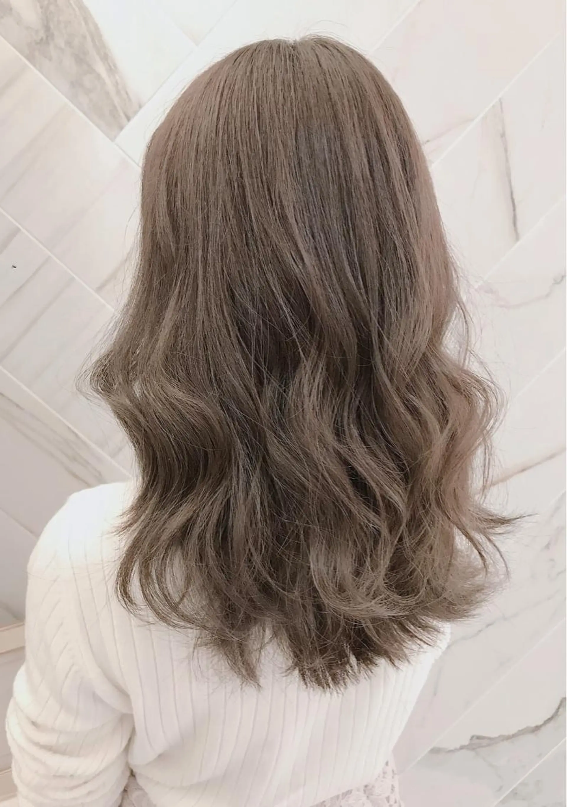 セミロング カラー アッシュ アッシュグレー イエローカラー KANOI 銀座中央通り所属・上條 航平のヘアスタイル