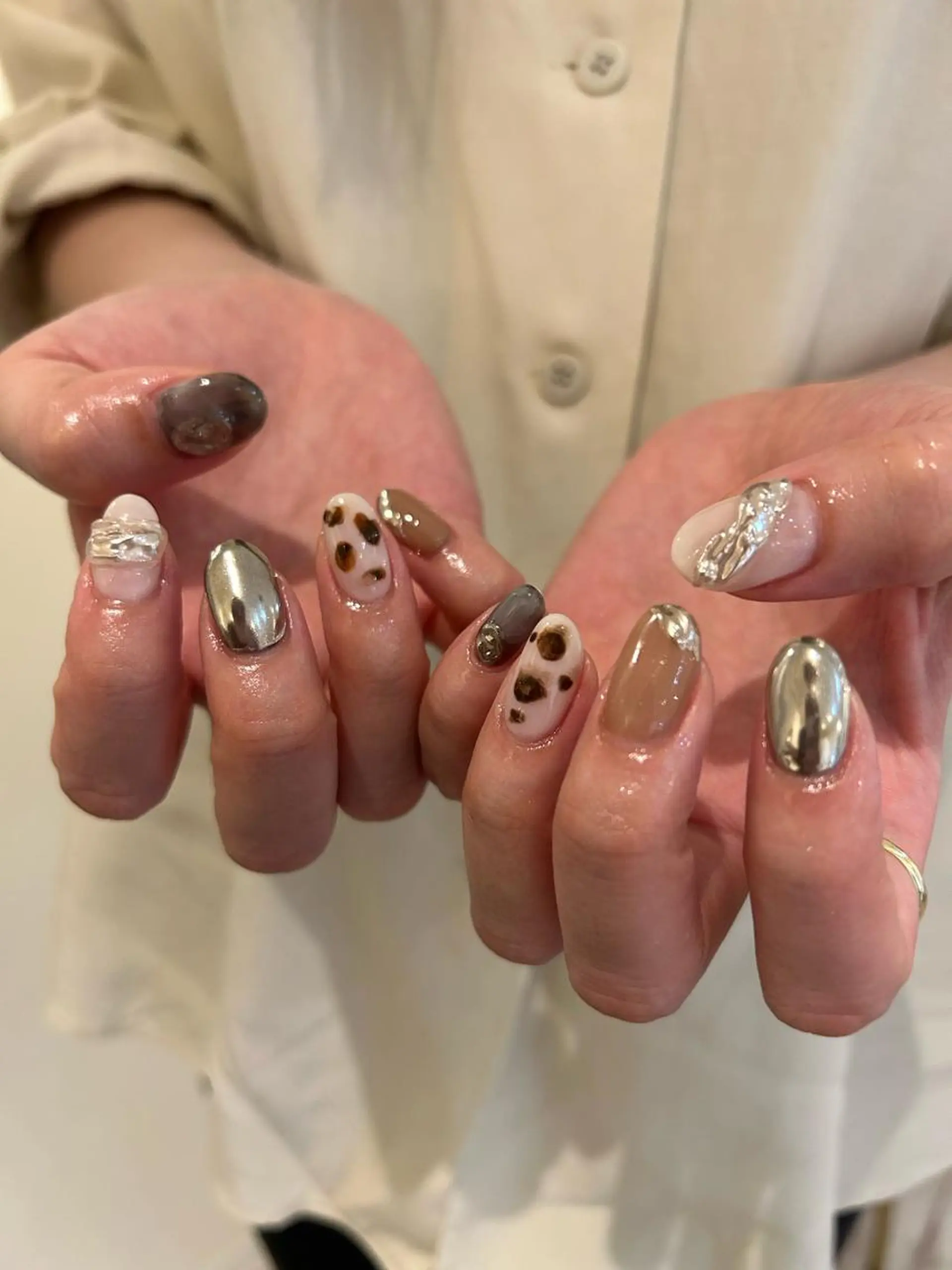 ネイル ハンドネイル une／YUKINA 🫧大人nuanceのネイルデザイン