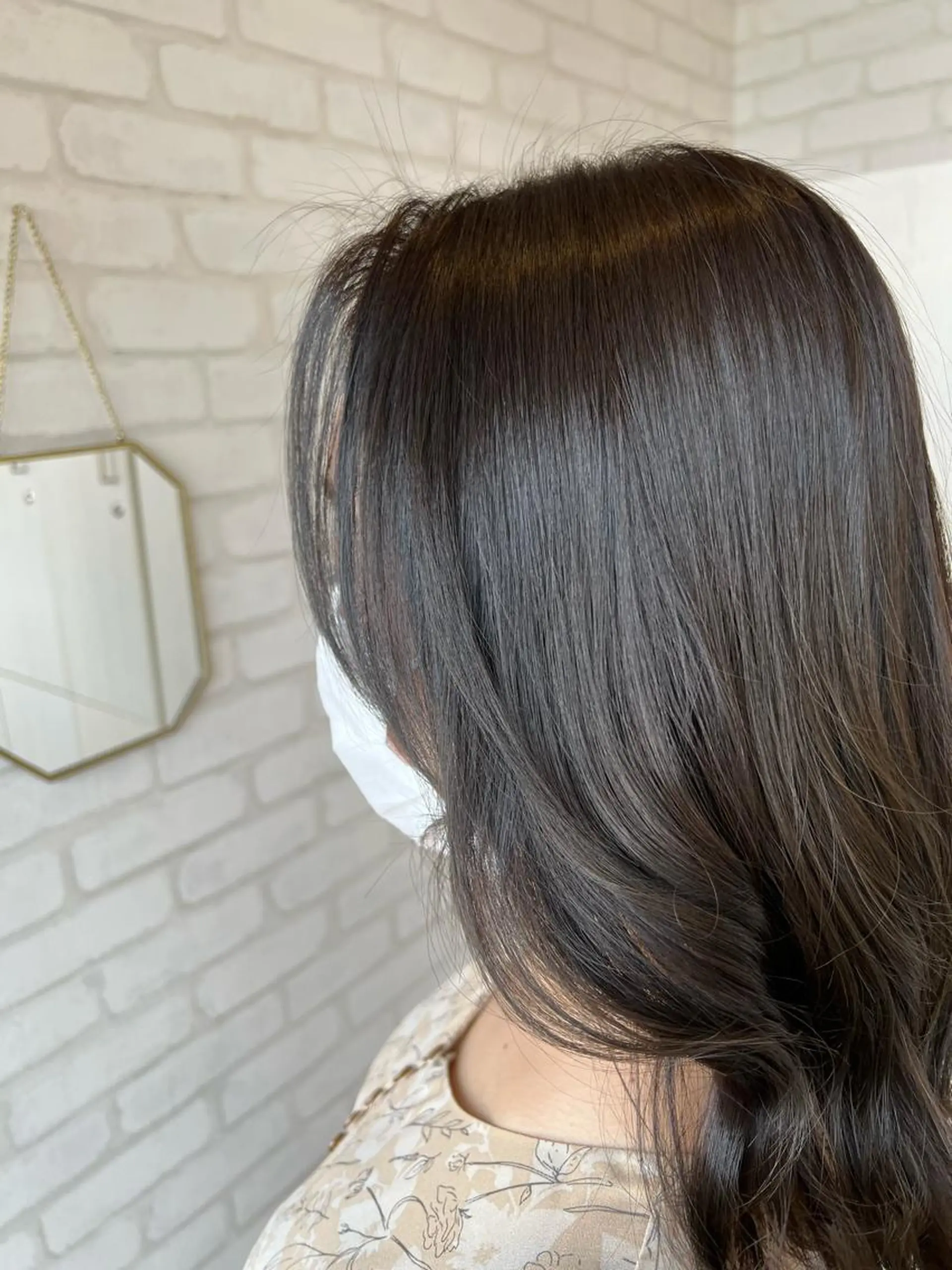 ミディアム カラー 石崎 真維のヘアスタイル