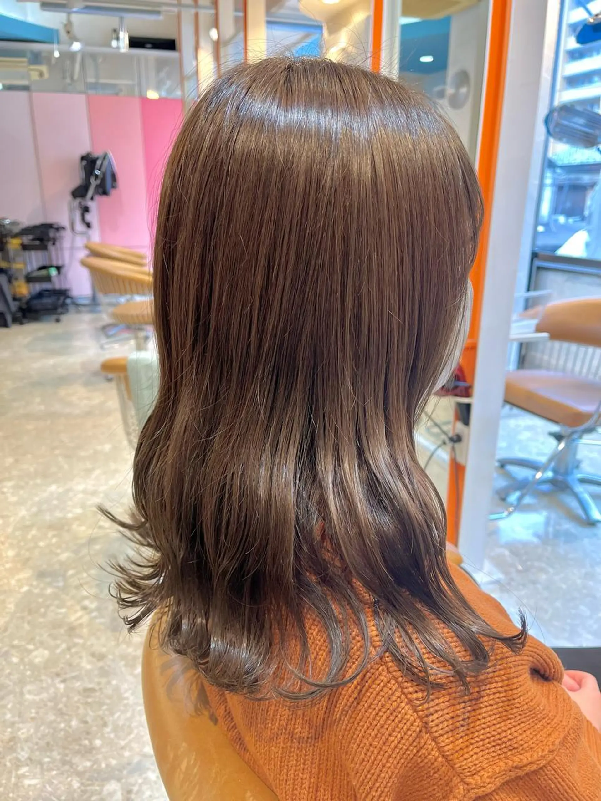 ミディアム カラー アディクシーカラー アッシュ カット ヘアカラー うしだ かおるのヘアスタイル