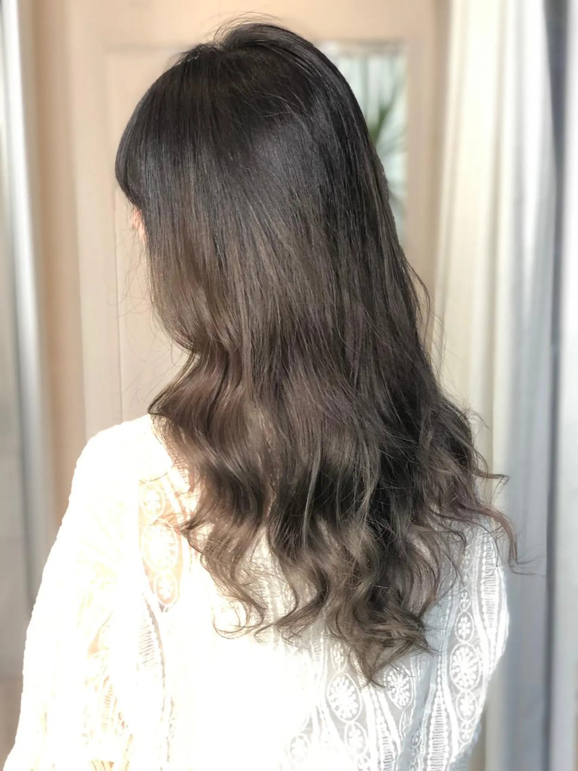 セミロング カラー アッシュ アッシュグレー アッシュグレージュ ブリーチ グレージュ 韓国カラーエクステ 👑代表渡部雅己👑のヘアスタイル