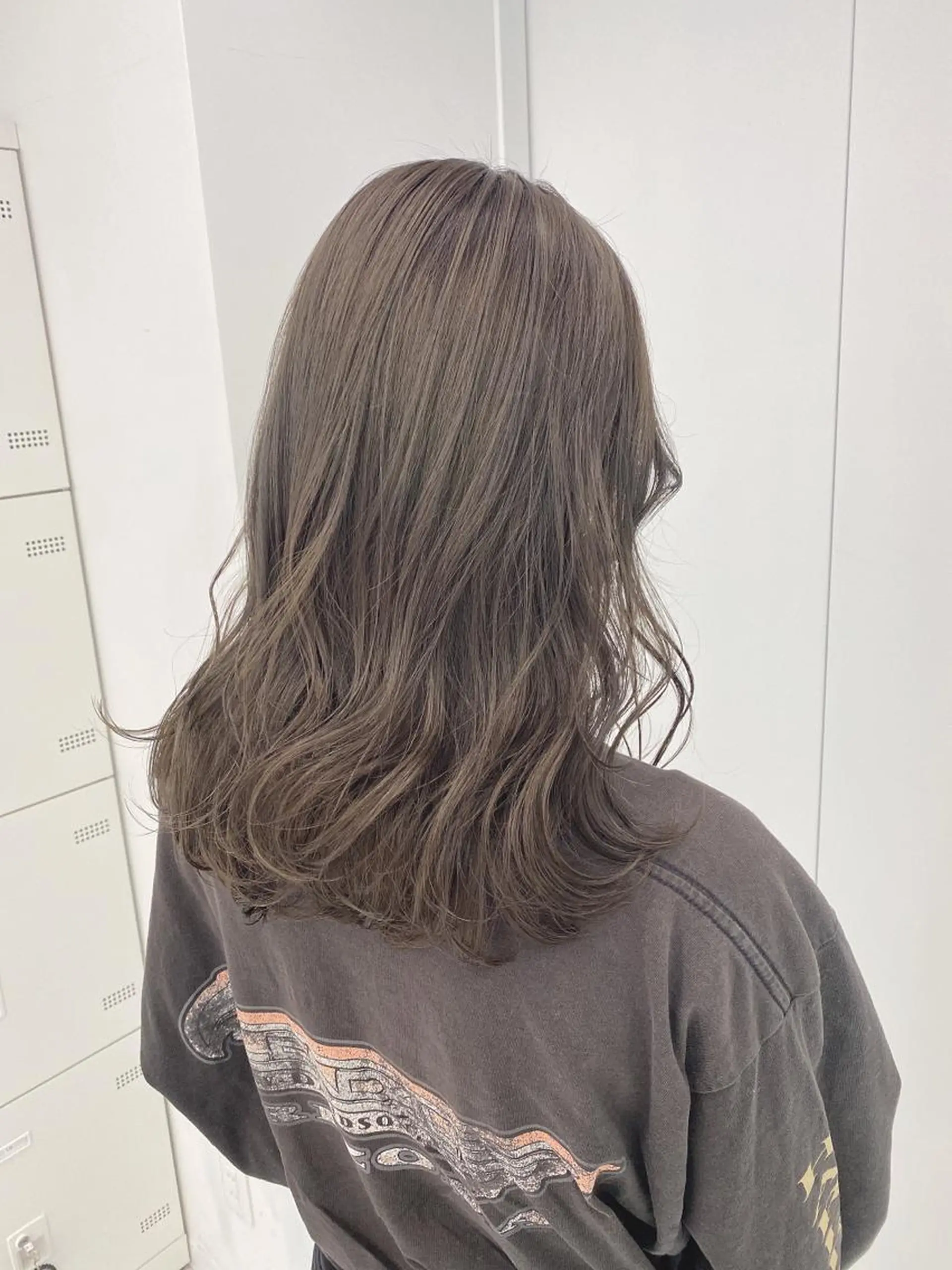 ロング カラー ヘアアレンジ ネイル マツエク・マツパ グレージュ ヘアカラー トリートメント ヘッドスパ ヘアセット ベージュグレージュ 💕しゅーじ💕のヘアスタイル