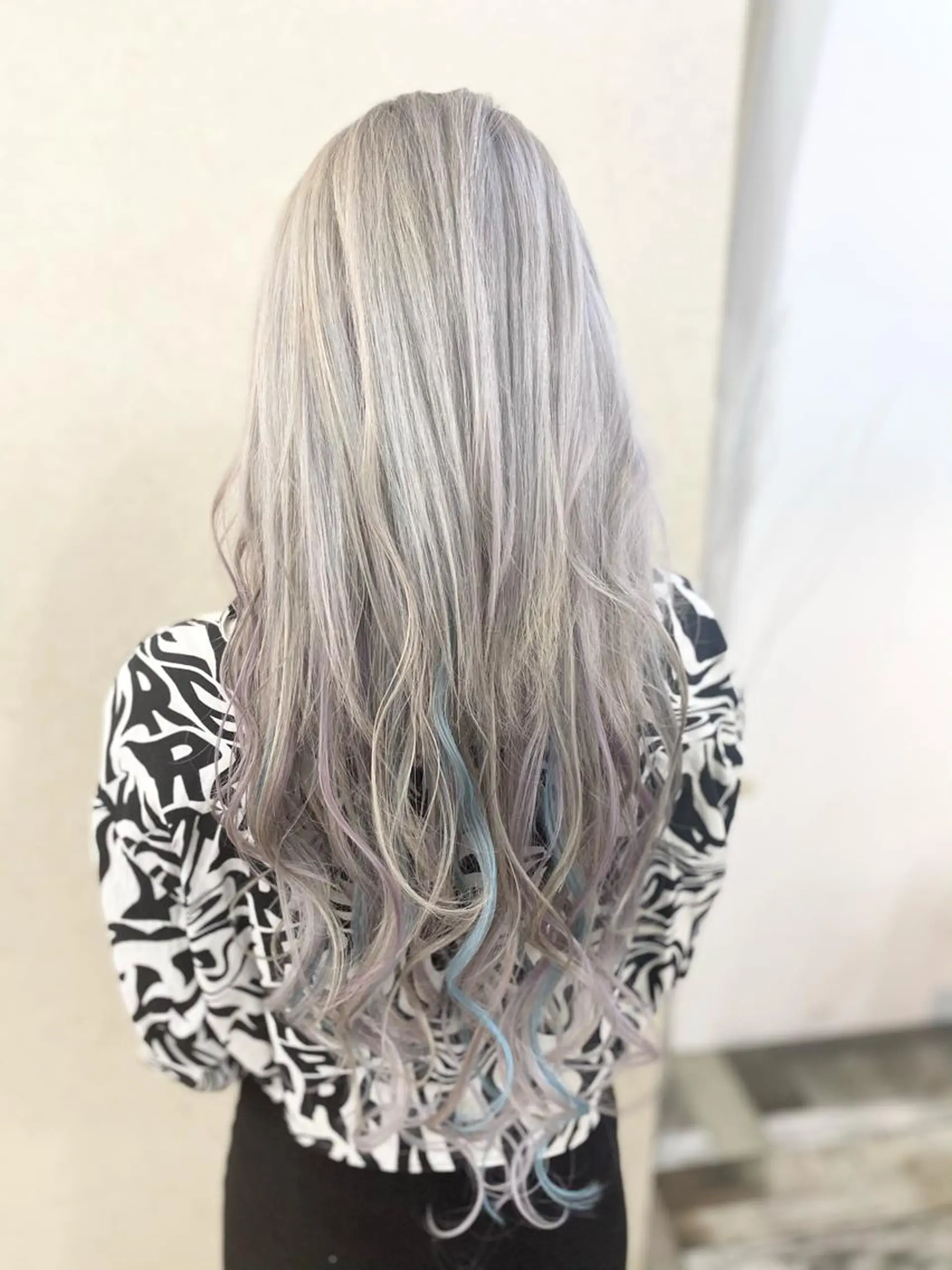 ロング カラー ベージュカラー ブルーカラー ラベンダーカラー ホワイトベージュ エクステ 最高峰の技術力☆ 樋口健人のヘアスタイル