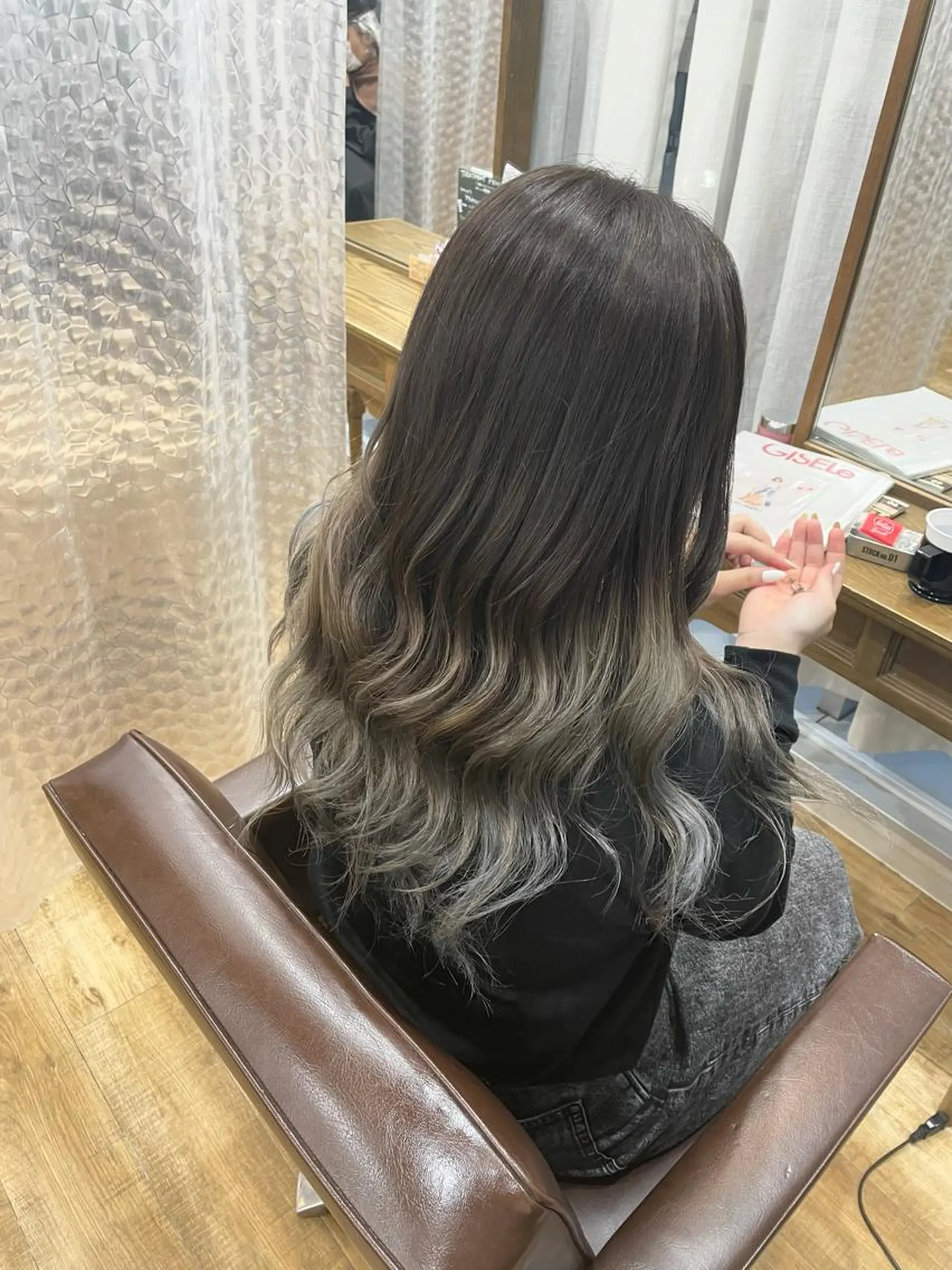 ロング カラー バレイヤージュ ハイライトカラー ハイライト レイヤーカット Beleza 渋谷所属・Kazusa/渋谷/ エクステ/ハイトーンのヘアスタイル