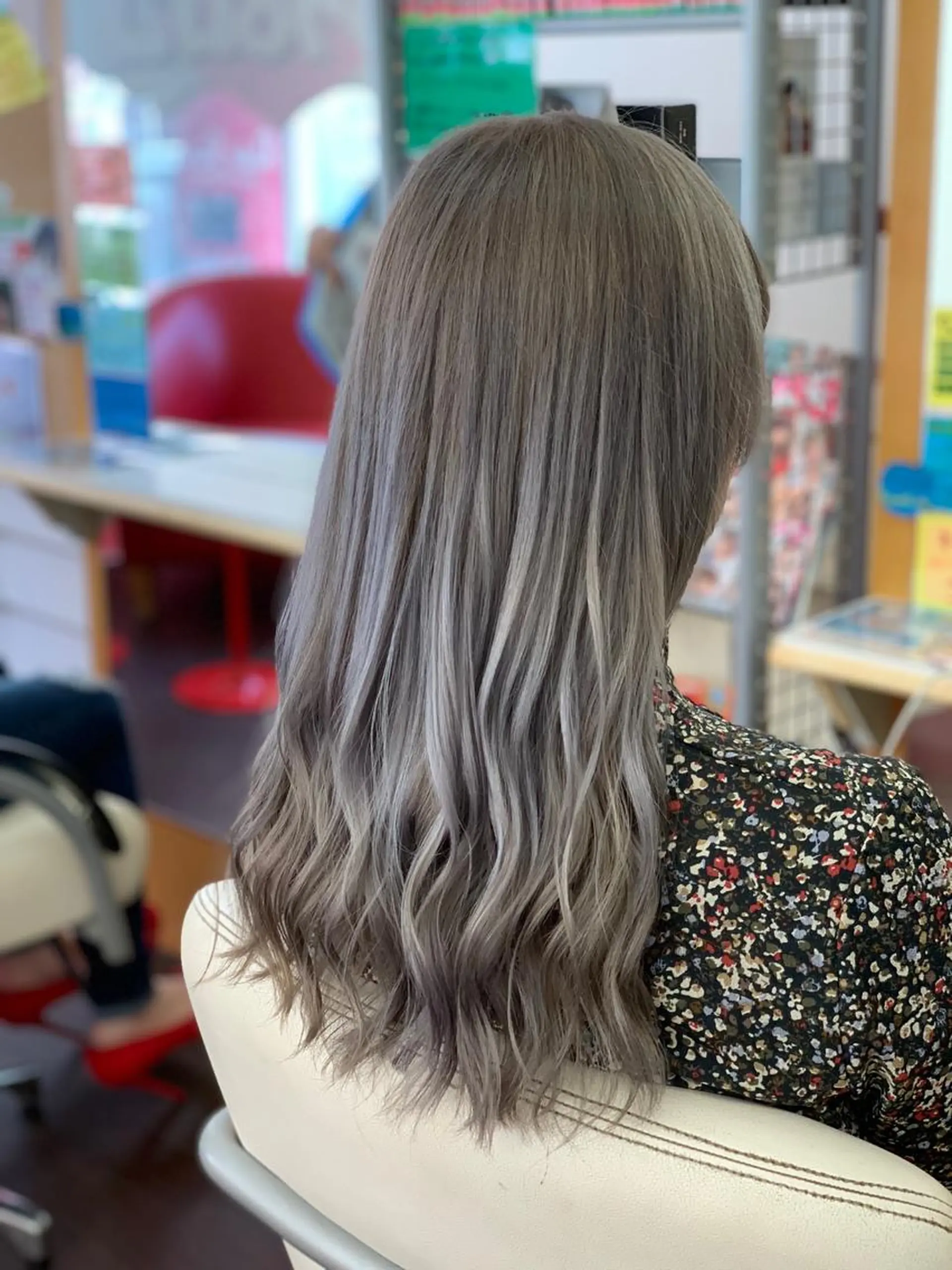 ロング ヘアカラー たけい ゆうきのヘアスタイル