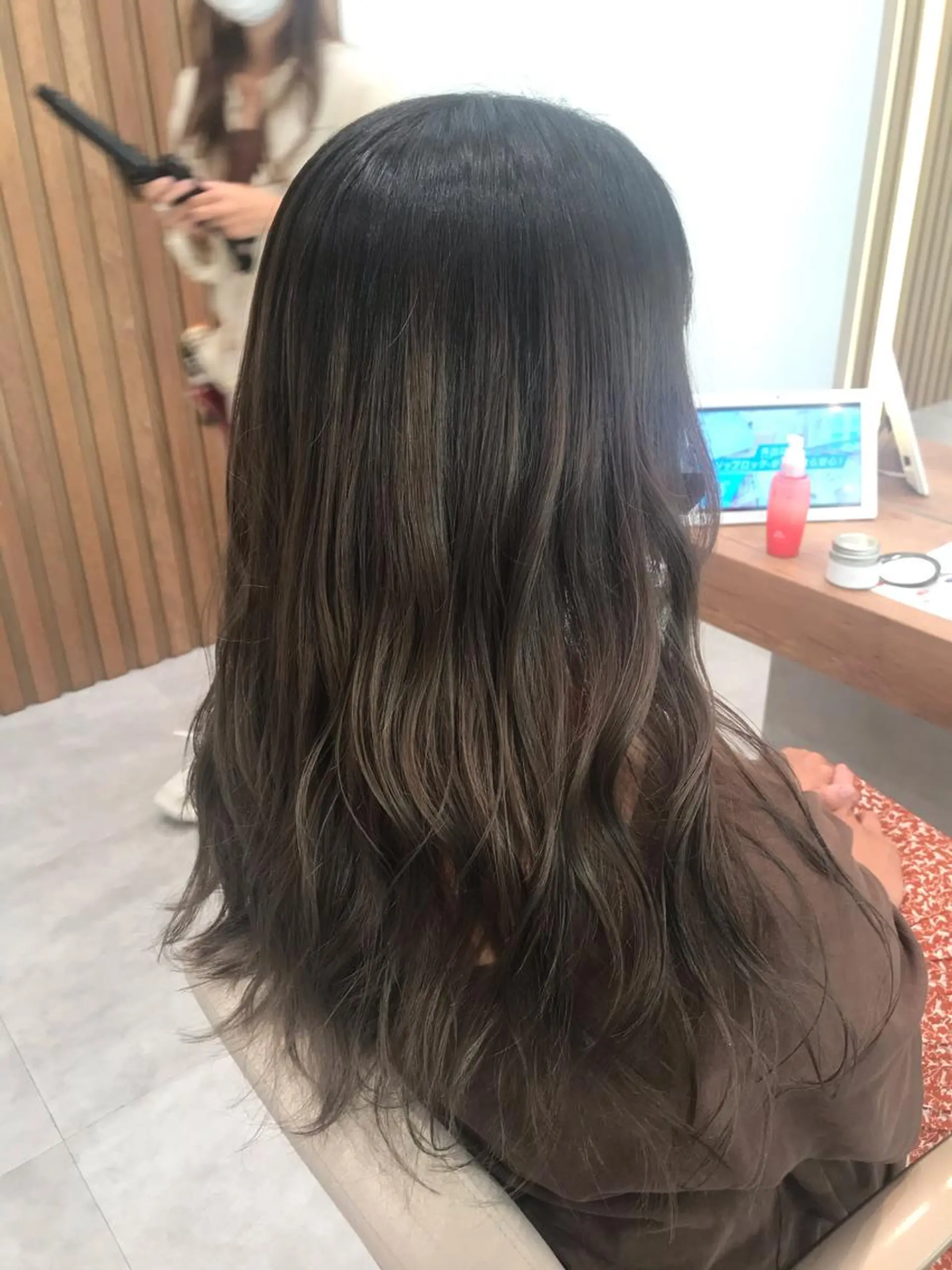 ロング カラー 木野田 萌のヘアスタイル