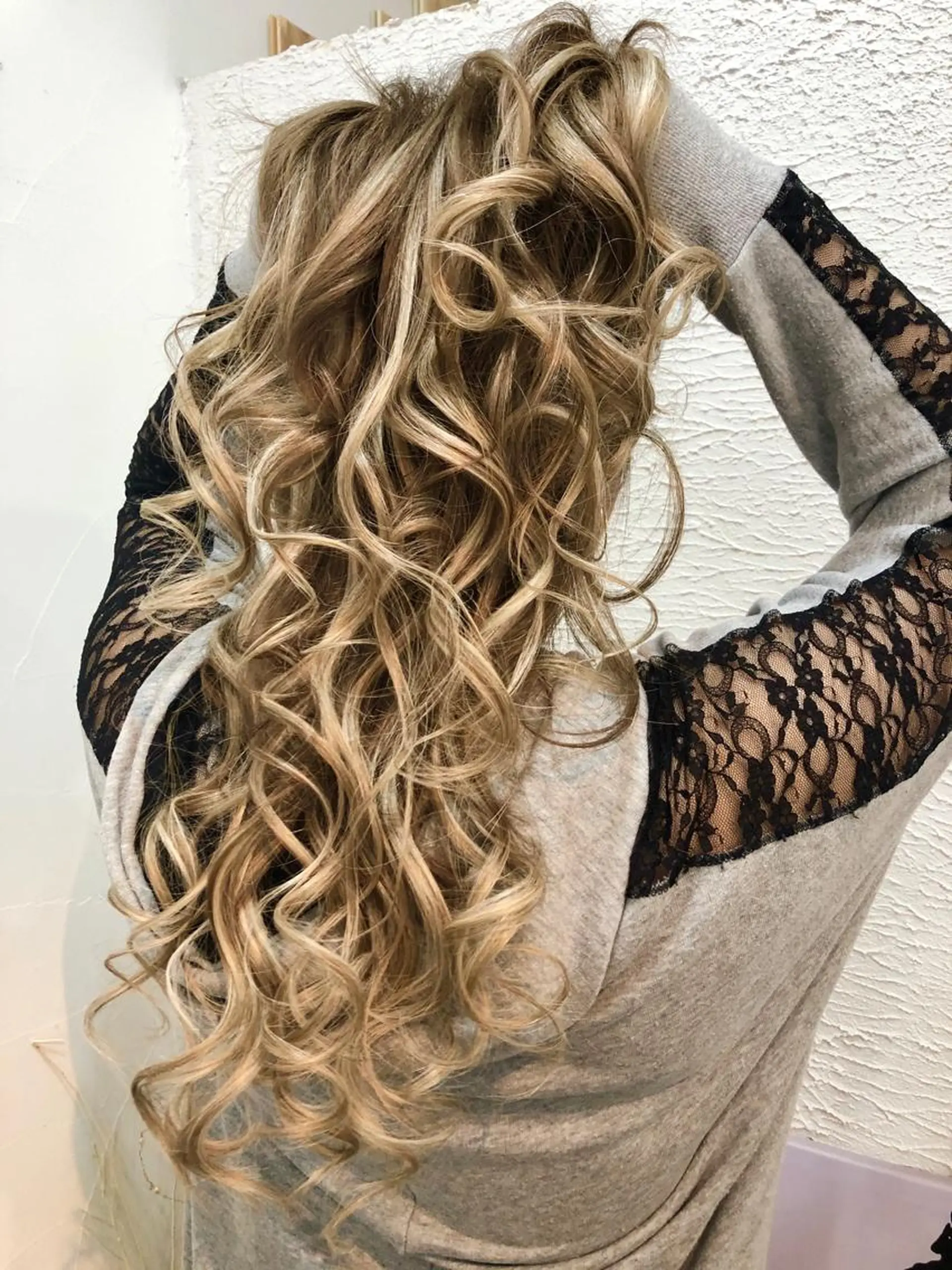 セミロング エクステ Lovis moa 〘国分　かな〙のヘアスタイル