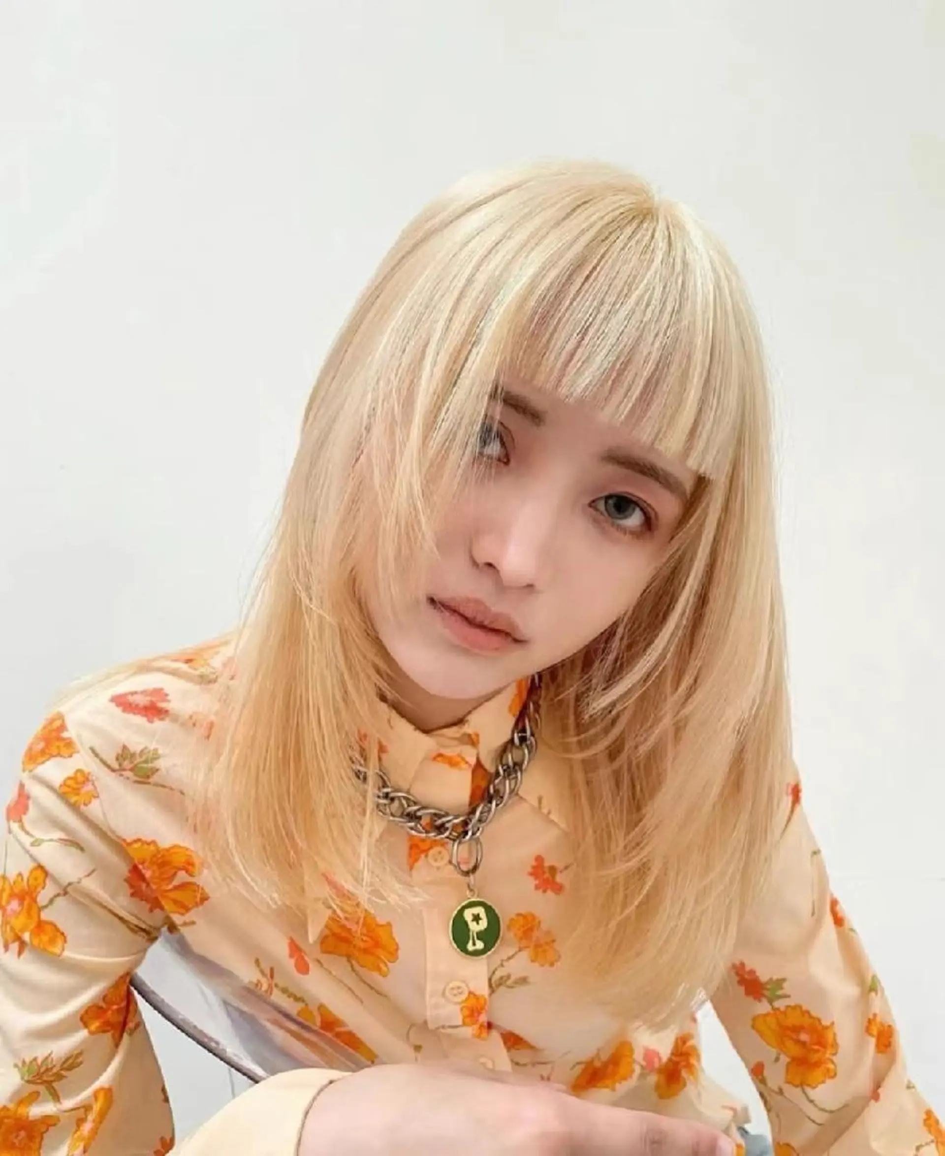 セミロング カラー マツエク・マツパ u hair所属・こばやし ももこのヘアスタイル