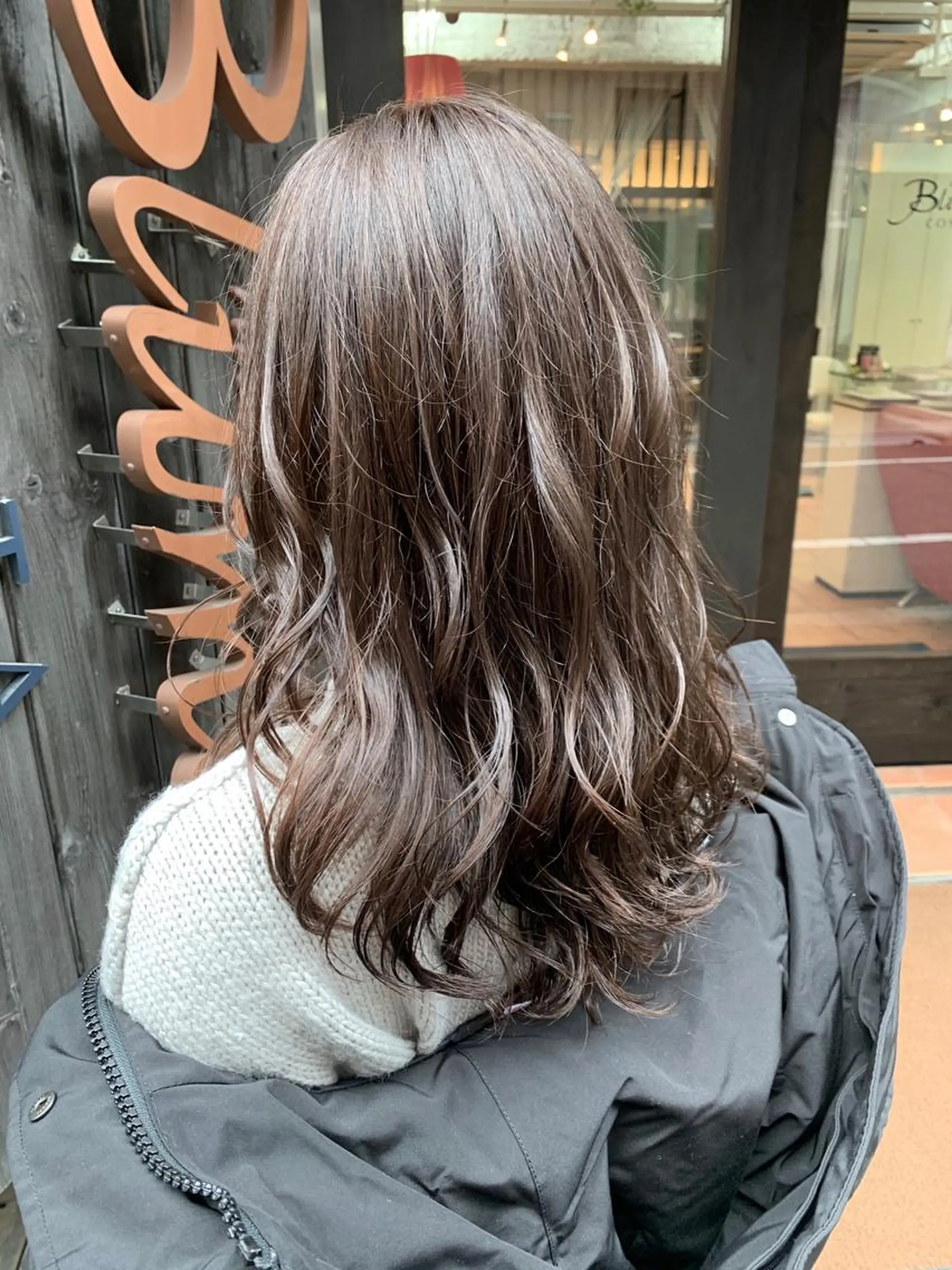 セミロング カラー アッシュ アッシュブラウン ブラウンカラー 透明感カラー ayaka 大宮のヘアスタイル