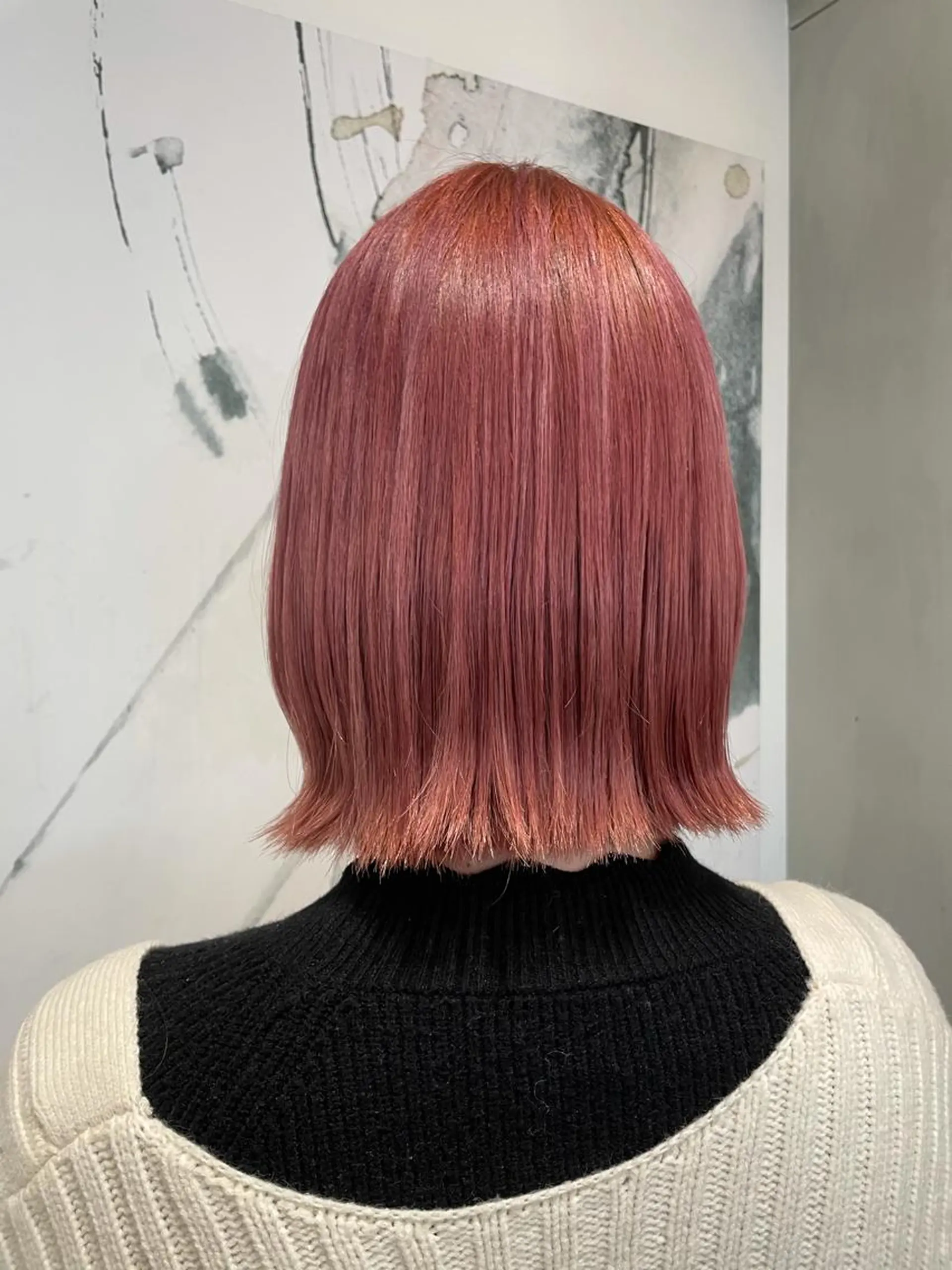 ショート カラー ブリーチ ピンクカラー ボブ 荒木 依莉亜のヘアスタイル