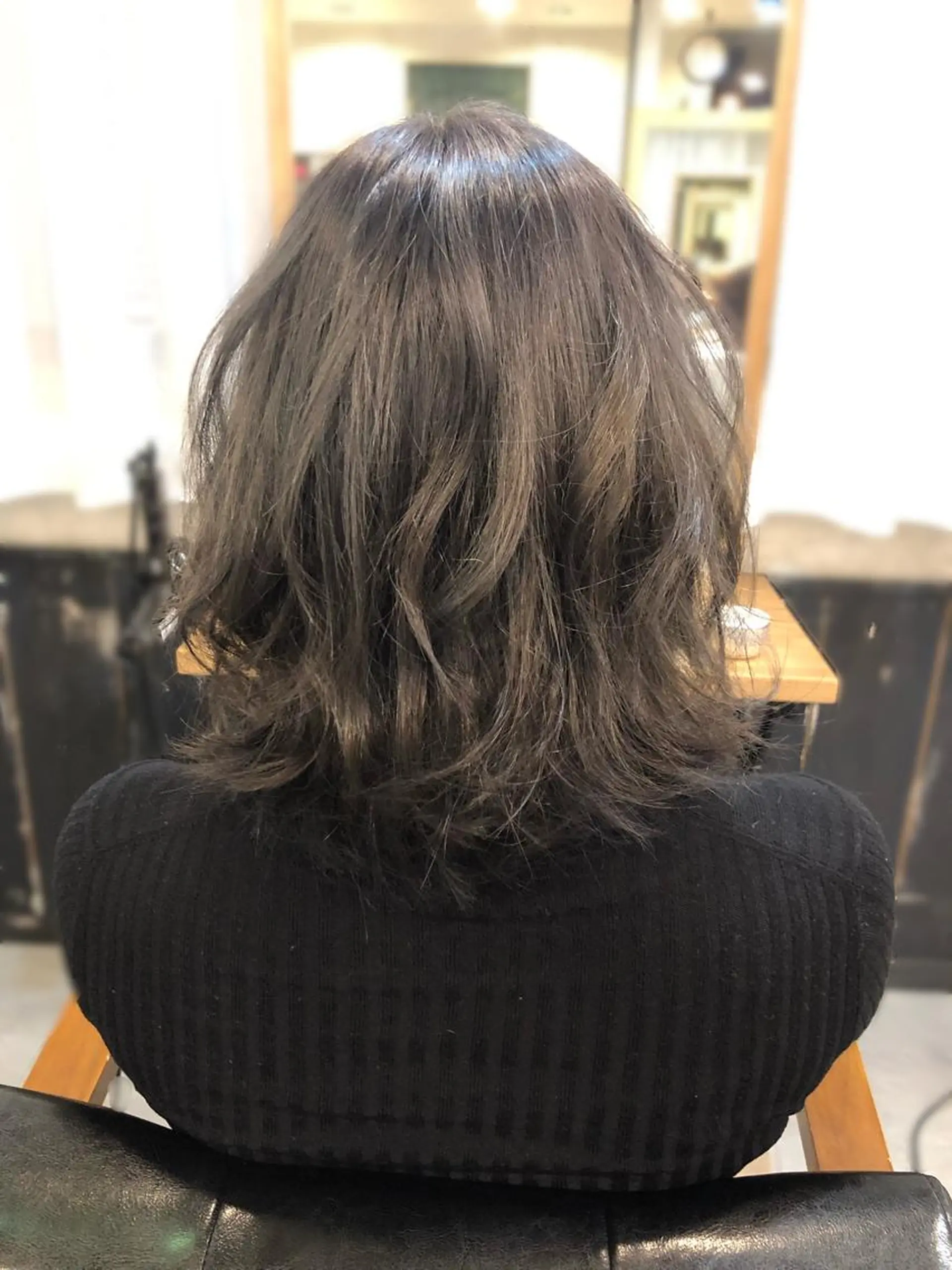 ミディアム カラー ヘアアレンジ ブリーチ ケアブリーチ ダークグレー シルバー 美髪矯正 🌈髪質改善 山下のヘアスタイル