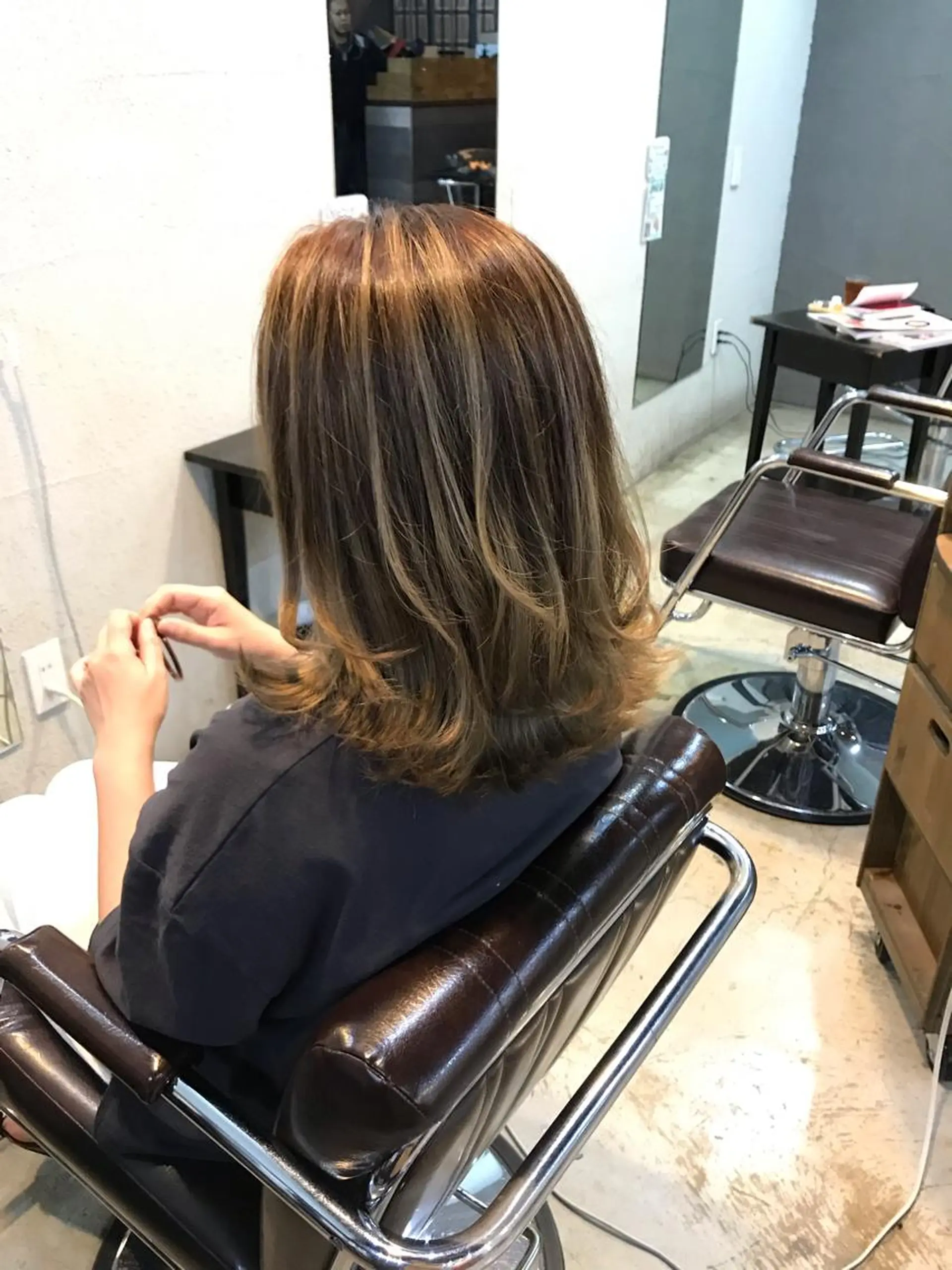 カラー バレイヤージュ ベージュカラー ブリーチ ミルクティーベージュ 正分 真美のヘアスタイル