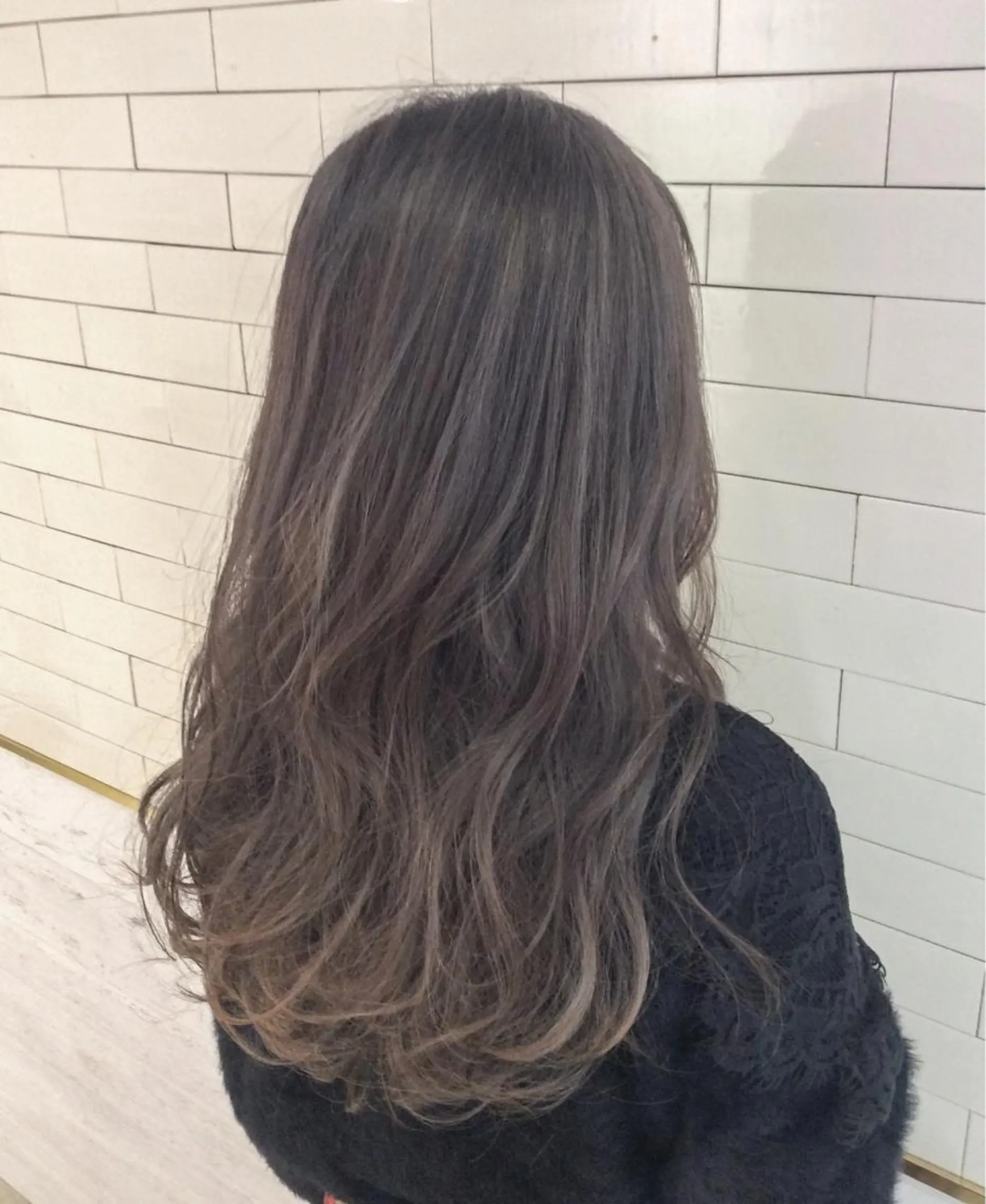 セミロング カラー グレージュ ハイライトカラー ハイライト レイヤーカット× 髪質改善たもりのヘアスタイル