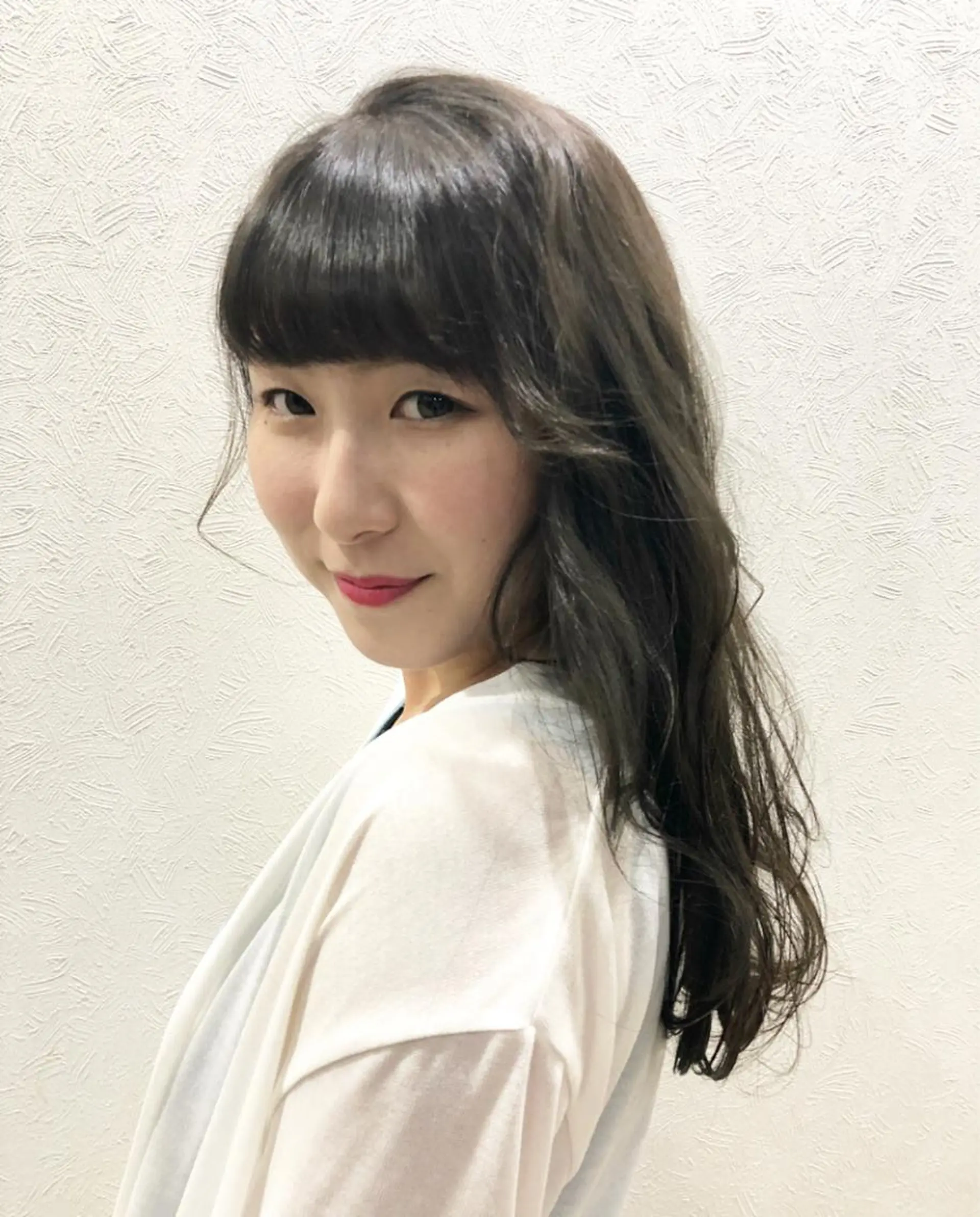 ロング カラー ブリーチ 透明感カラー グレージュ ブリーチなしカラー カット ヘアカラー トリートメント 岩田 萌那のヘアスタイル