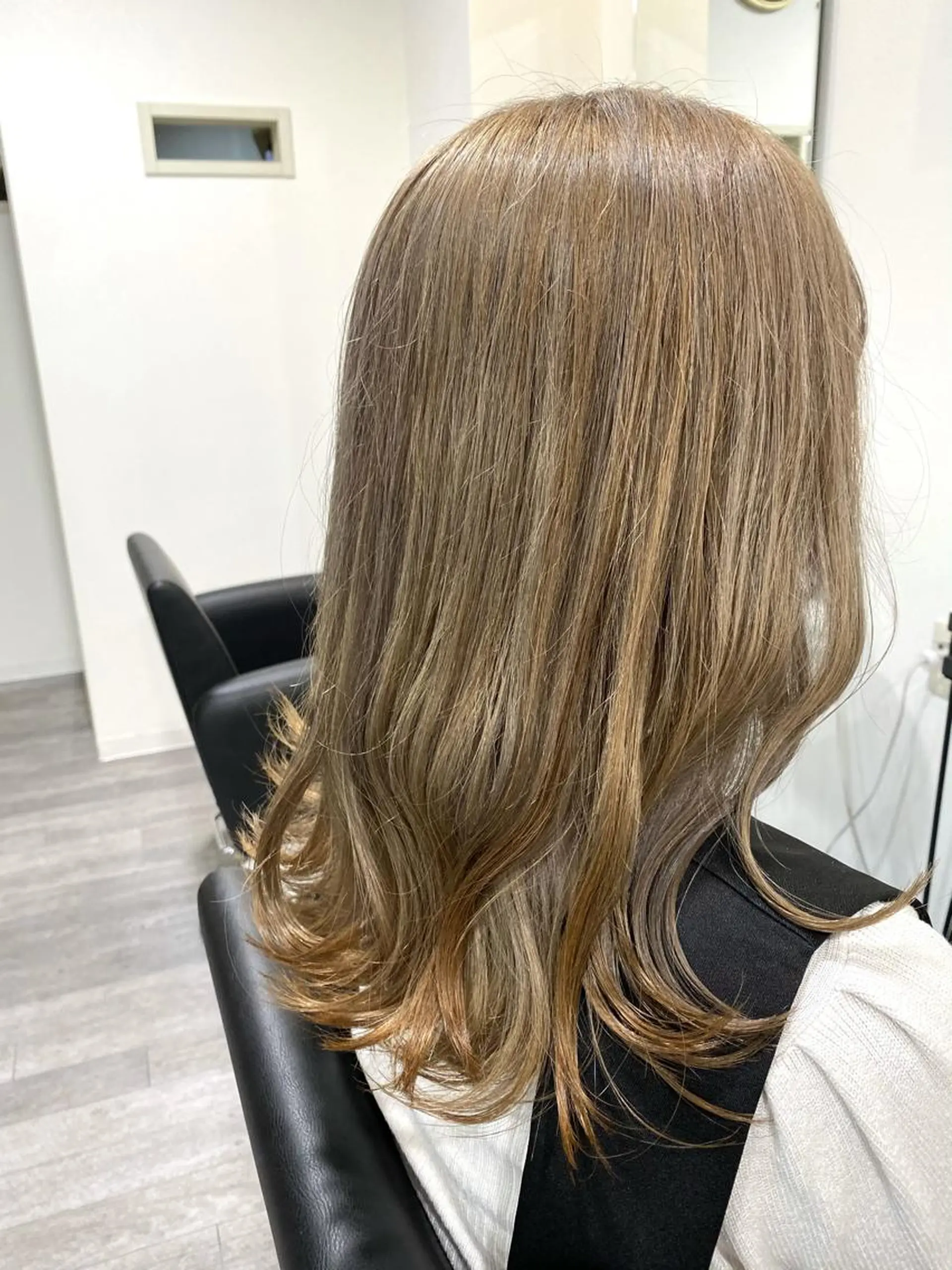 セミロング カラー アディクシーカラー バレイヤージュ ブリーチ ケアブリーチ デザインカラー unpeu hair  二条所属・先着1名様限定 カット無料のヘアスタイル