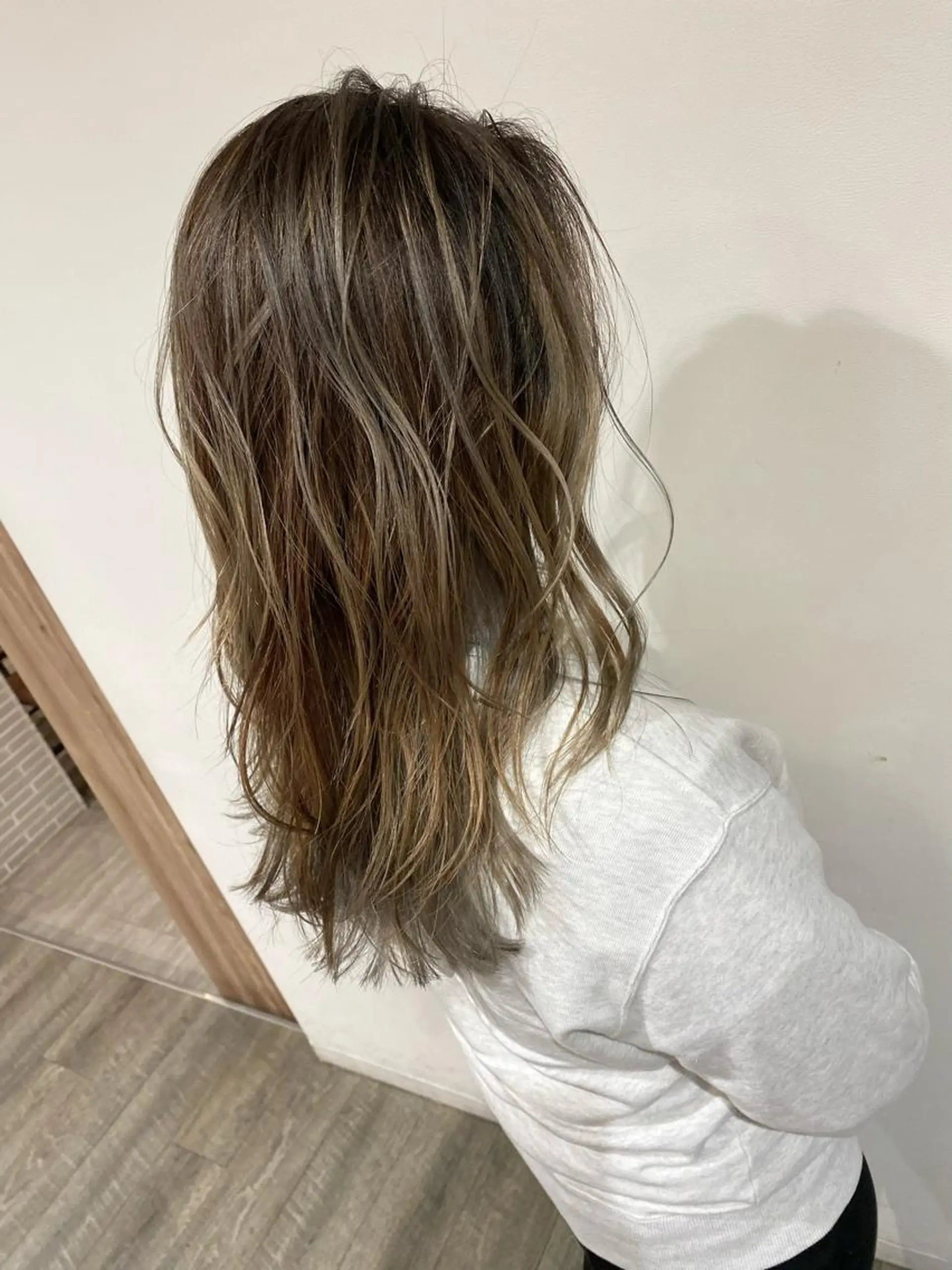 ミディアム カラー AMI Hair  supply所属・髪質改善カラー 韓国風レイヤーのヘアスタイル