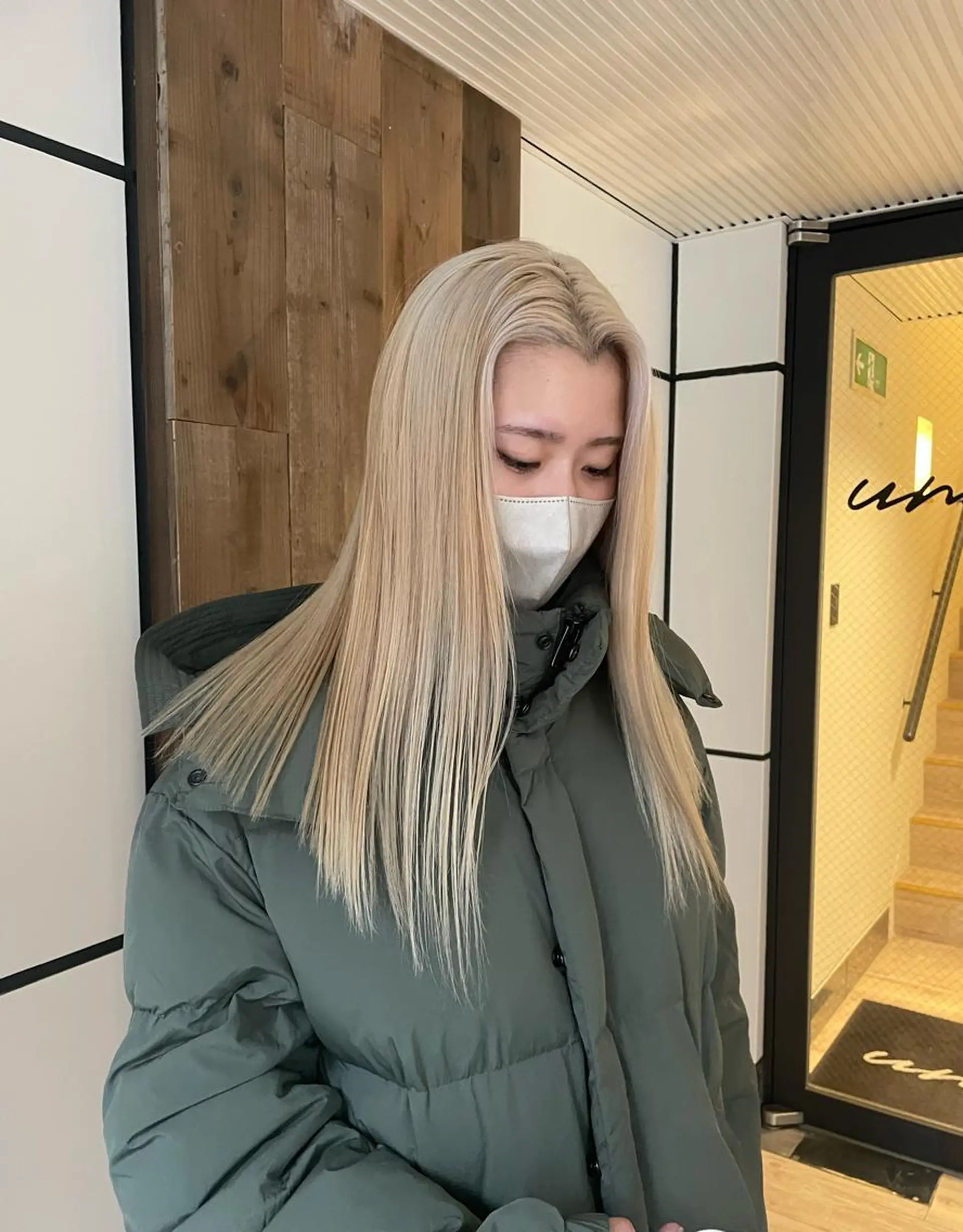 ロング カラー ブリーチ ブロンド ケアブリーチ ダブルカラー ホワイトブロンド ヘアカラー 渋谷 留菜のヘアスタイル