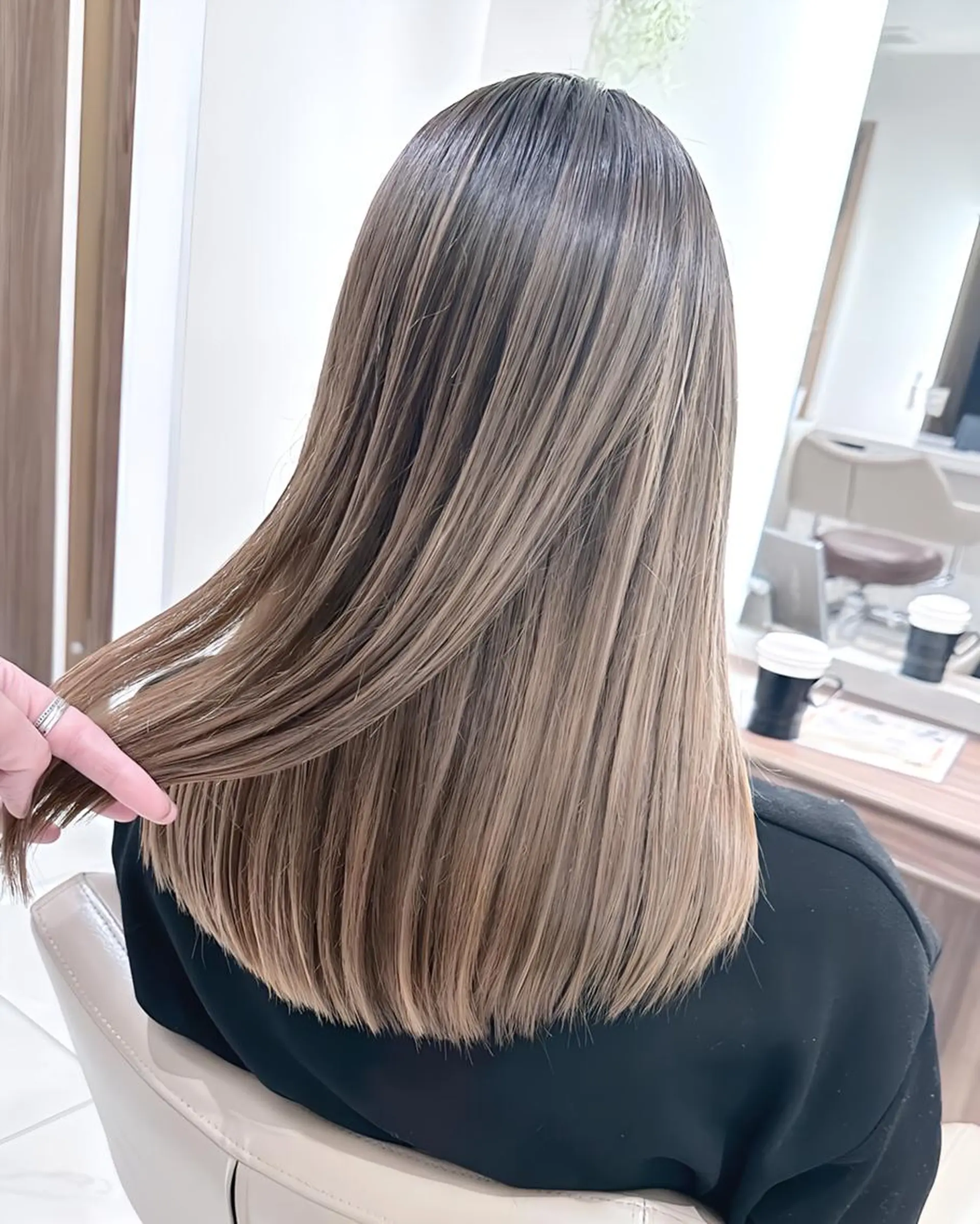 セミロング カラー バレイヤージュ 髪質改善 レイヤーカット カット ヘアカラー トリートメント 山崎俊輔/髪質改善 /バレイヤージュのヘアスタイル