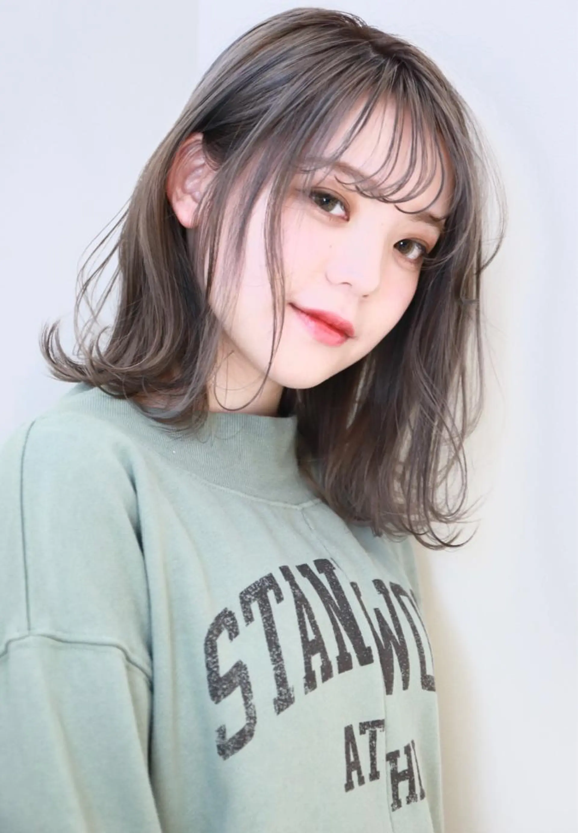 ミディアム カラー グレージュ メンズヘア特化 崎田 成人のヘアスタイル