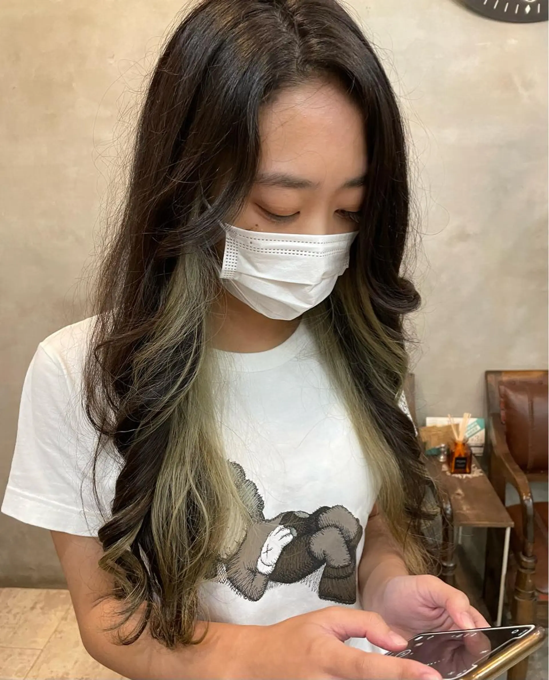 ロング カラー ベージュカラー インナーカラー ホワイトベージュ 【ピンク/韓国ヘア/ ヘアセット】亜海のヘアスタイル