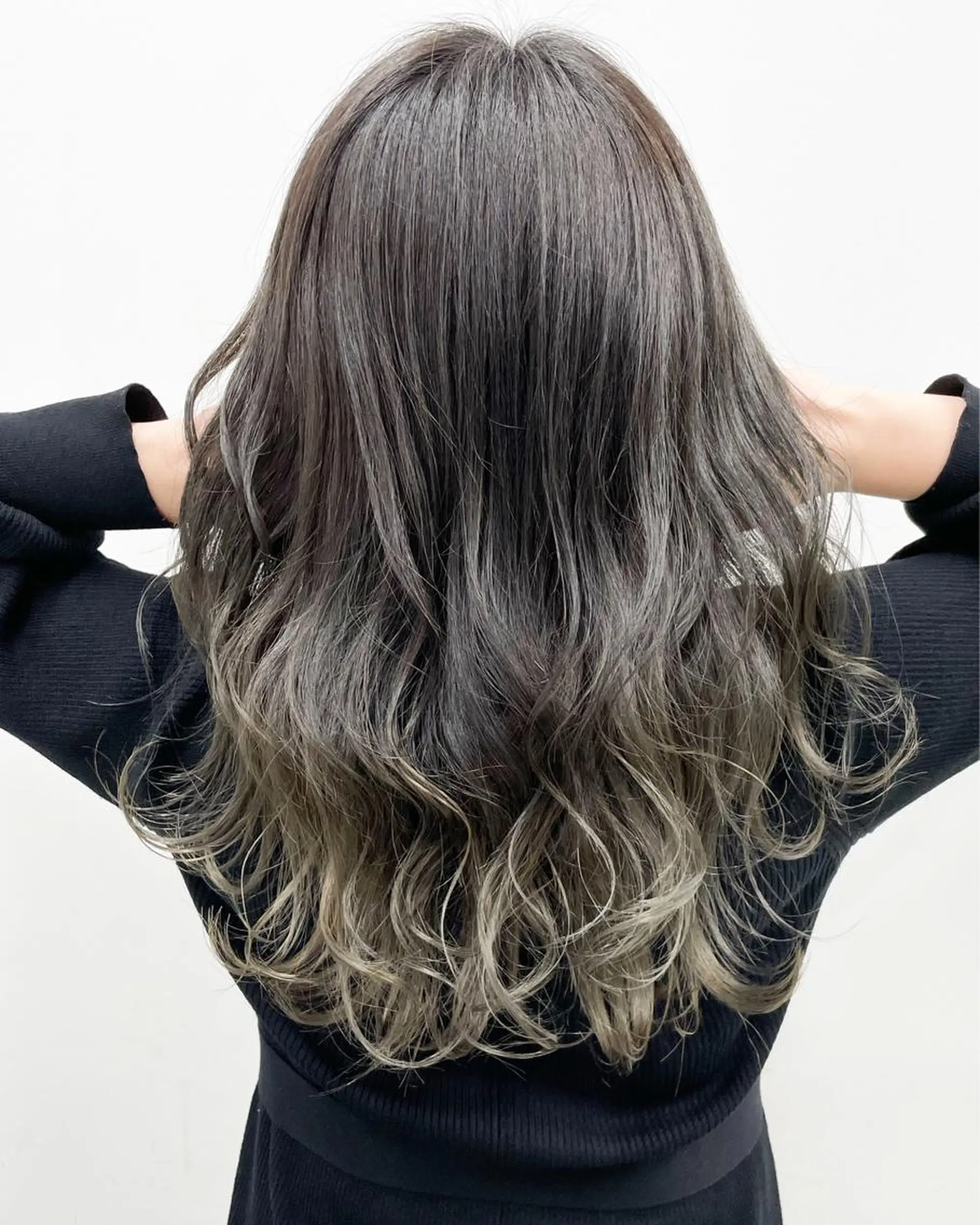 セミロング カラー グラデーションカラー 🦄インナーカラー 🦄貫井彩花のヘアスタイル