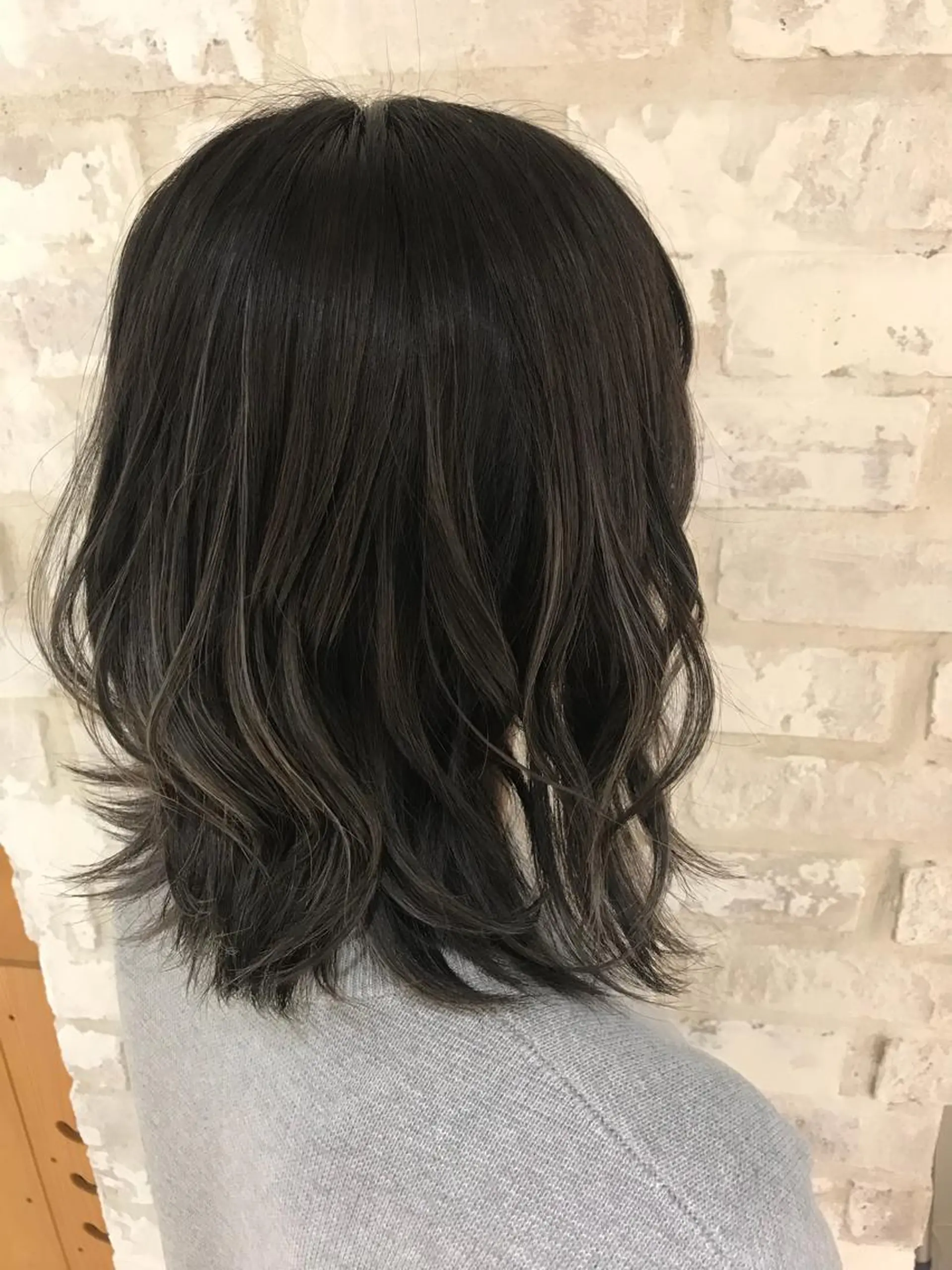 ミディアム カラー ハイライトカラー シルバー ハイライト grow恵比寿【グロウ】髪質改善/ハイライト/ブリーチ/レイヤーカット所属・奥野 貴史　代表　レイヤーのヘアスタイル