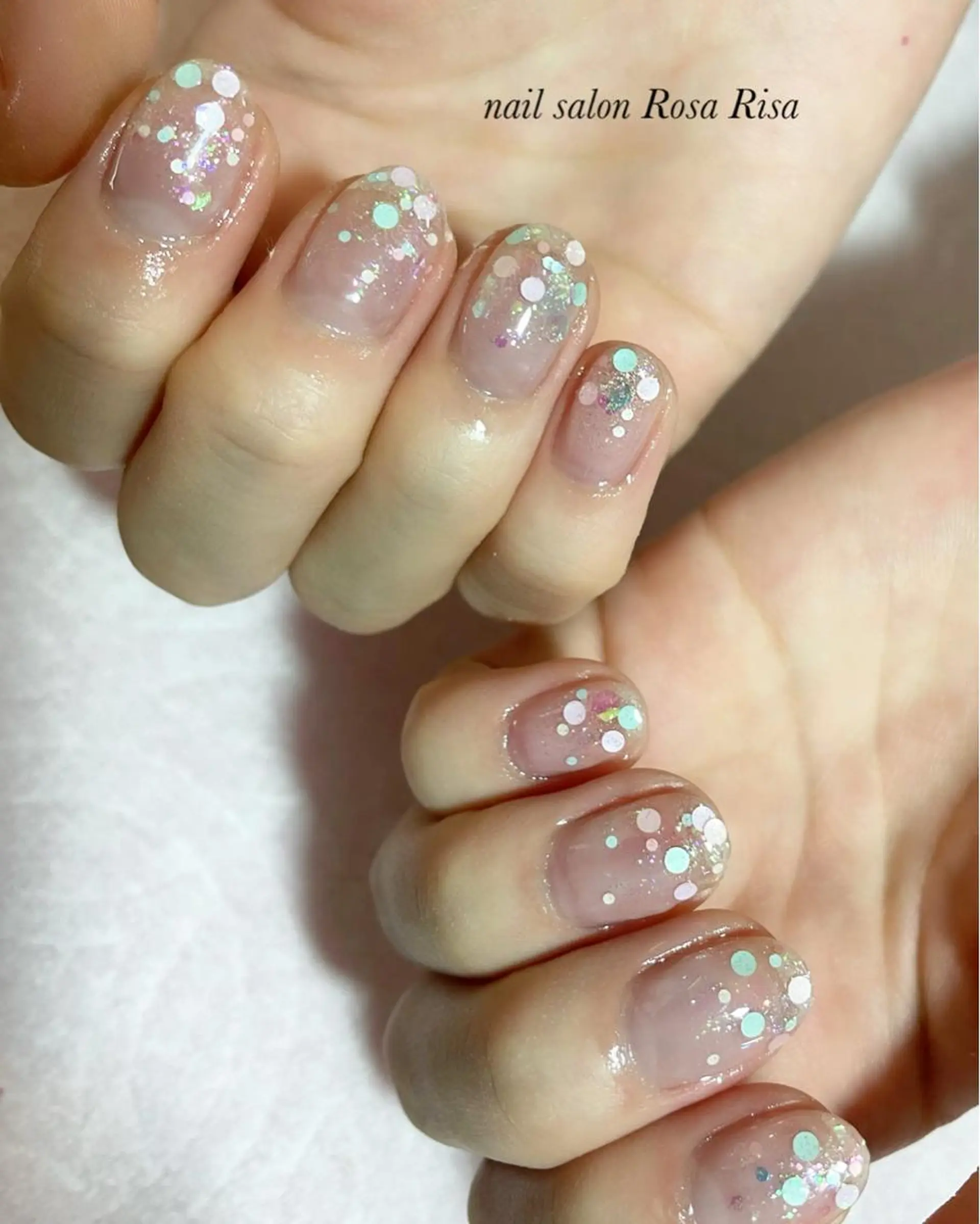 ショート ネイル オーロラネイル ホログラムネイル ラメ(グリッター) パステルネイル ハンドネイル ネイルスタジオ シェイクユアハンズのネイルデザイン