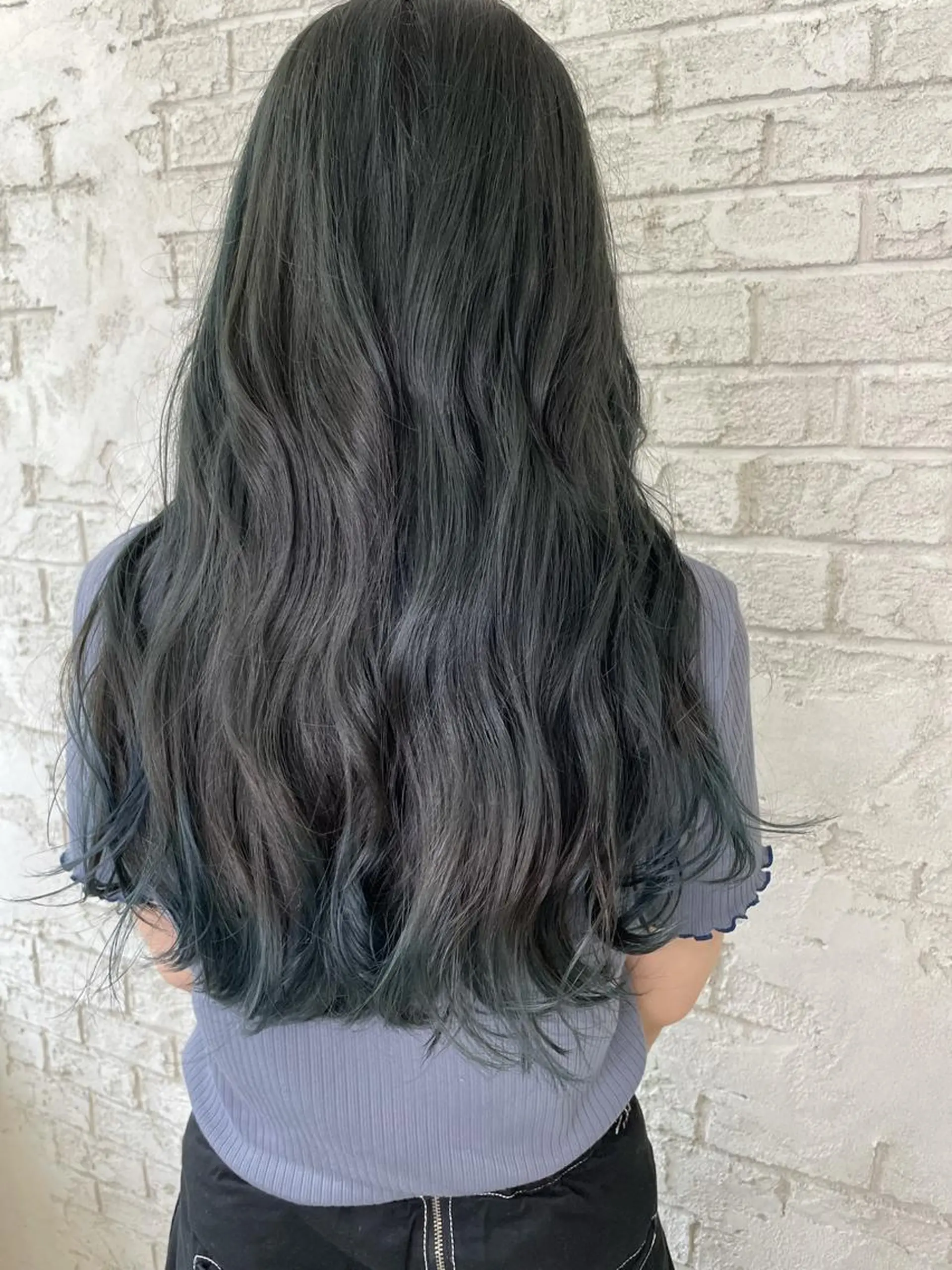 ロング カラー ヘアアレンジ 黒髪 ブルーカラー ブルーブラック グラデーションカラー ブリーチ特化 ハイトーンRYOYAのヘアスタイル