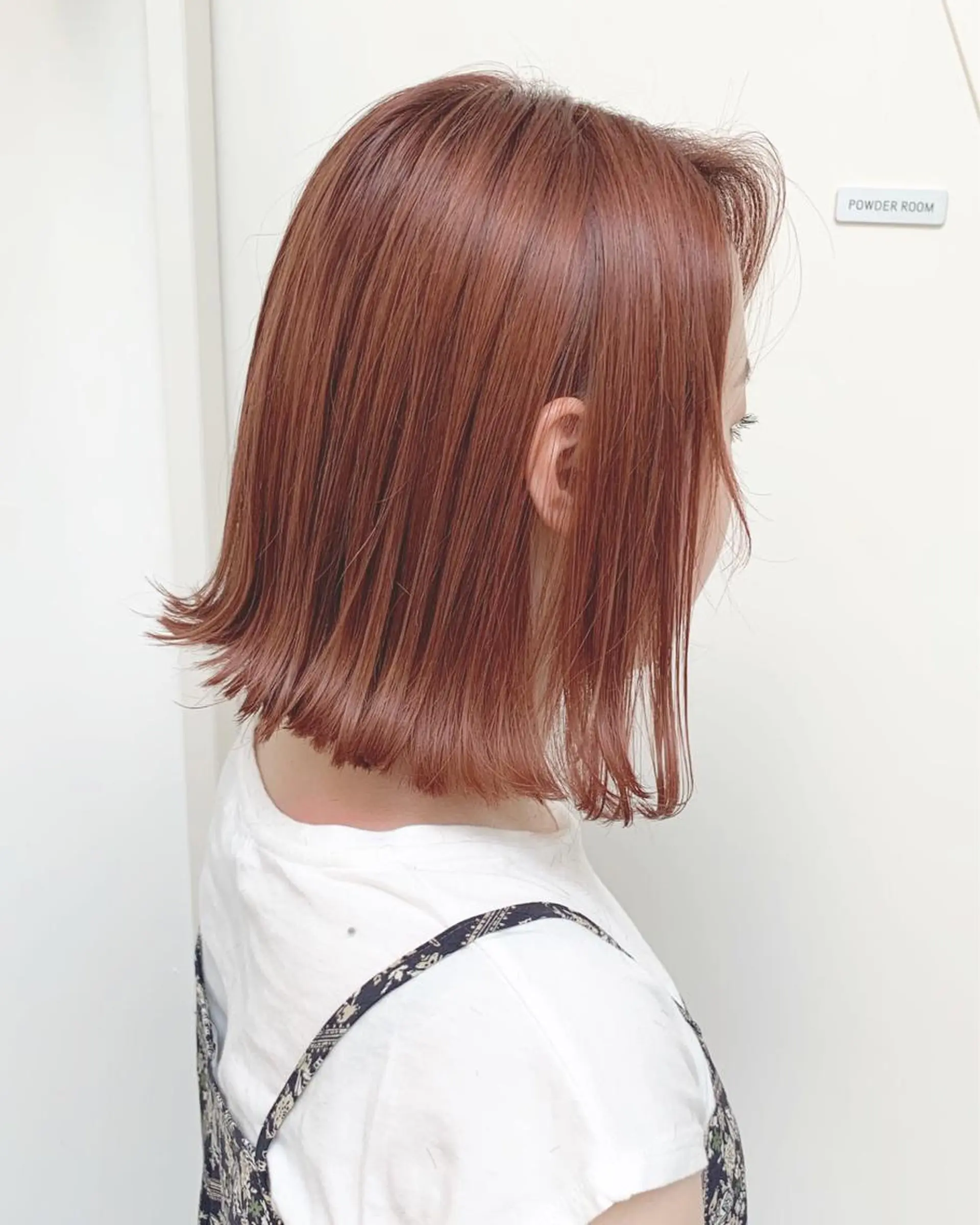 ショート カラー 前下がりボブ ベージュカラー ブリーチ ピンクカラー ピンクベージュ ヘアカラー トリートメント インナーカラー/天神 ブリーチ/吉田のヘアスタイル