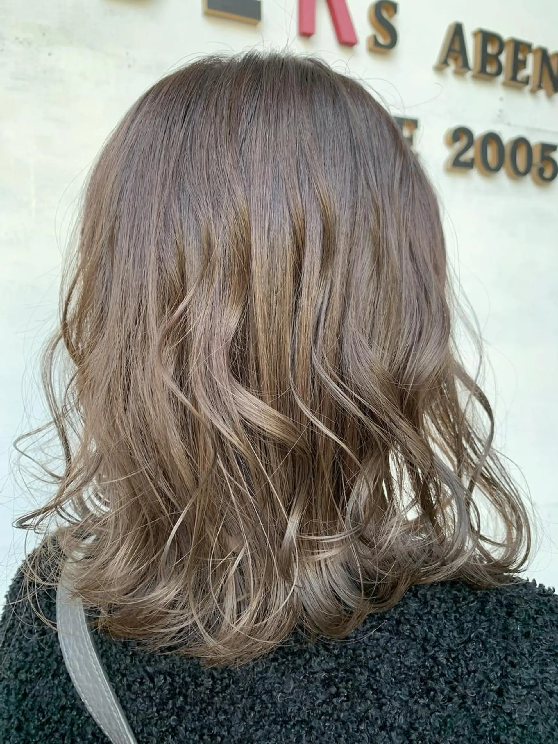 ミディアム カラー ベージュカラー オリーブベージュ Zina天王寺 CHIAKIのヘアスタイル