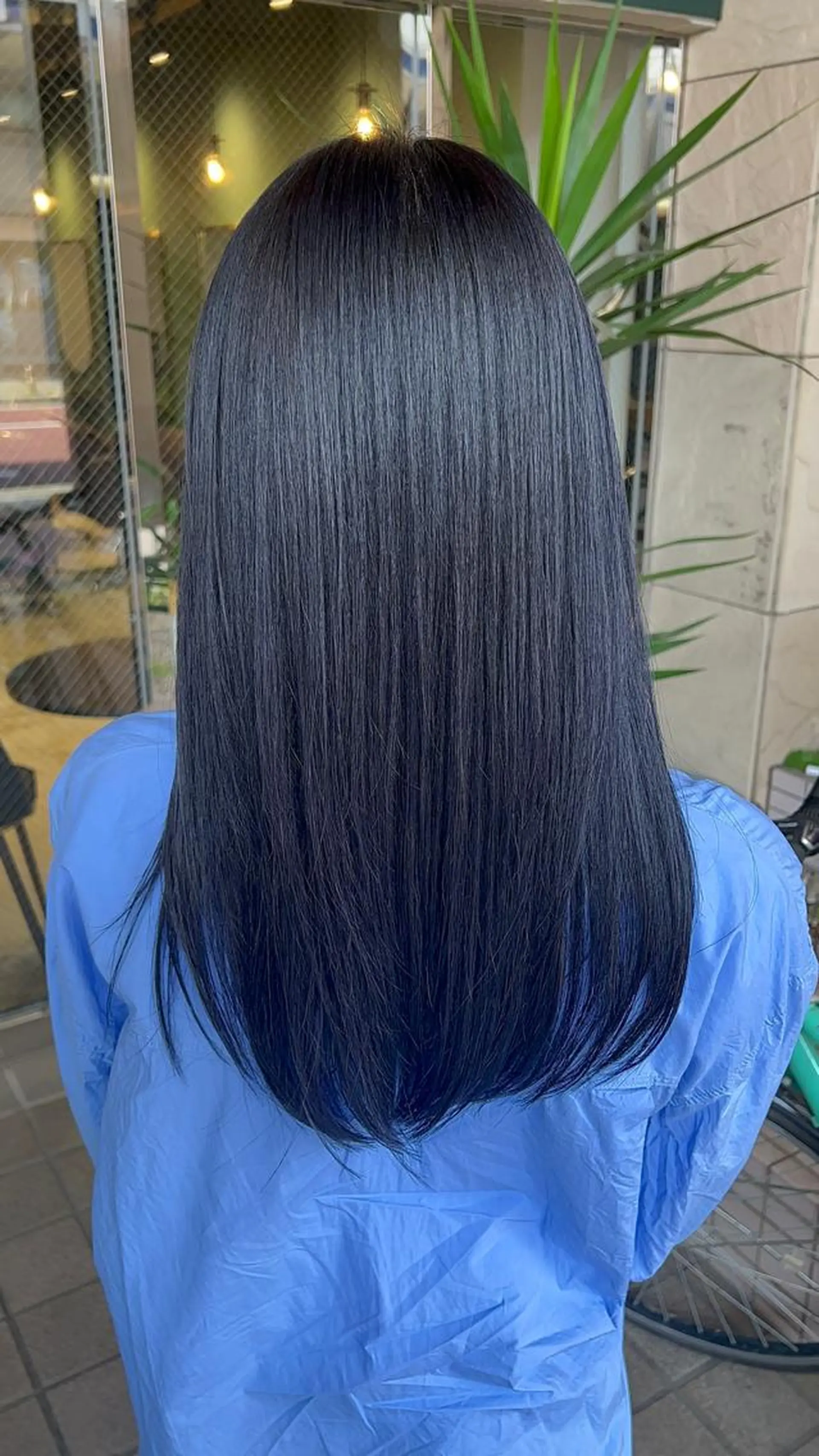 セミロング カラー 黒髪 ブルーカラー ブルーブラック ハイトーンカラー ヘアカラー トリートメント ヘッドスパ カラースペシャリスト しょう🧑🏼‍🎨のヘアスタイル