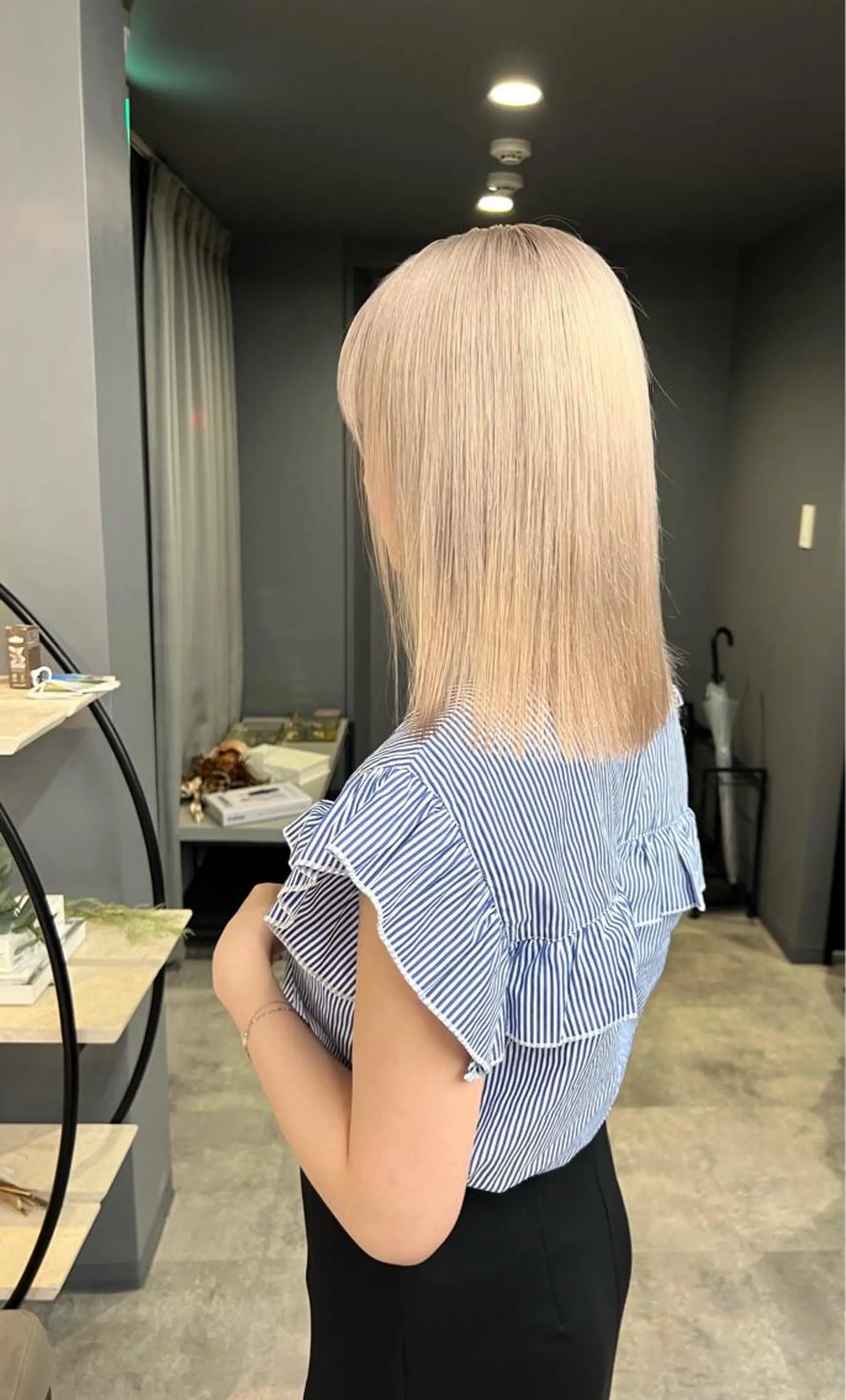 ミディアム カラー 重里 瑠花のヘアスタイル