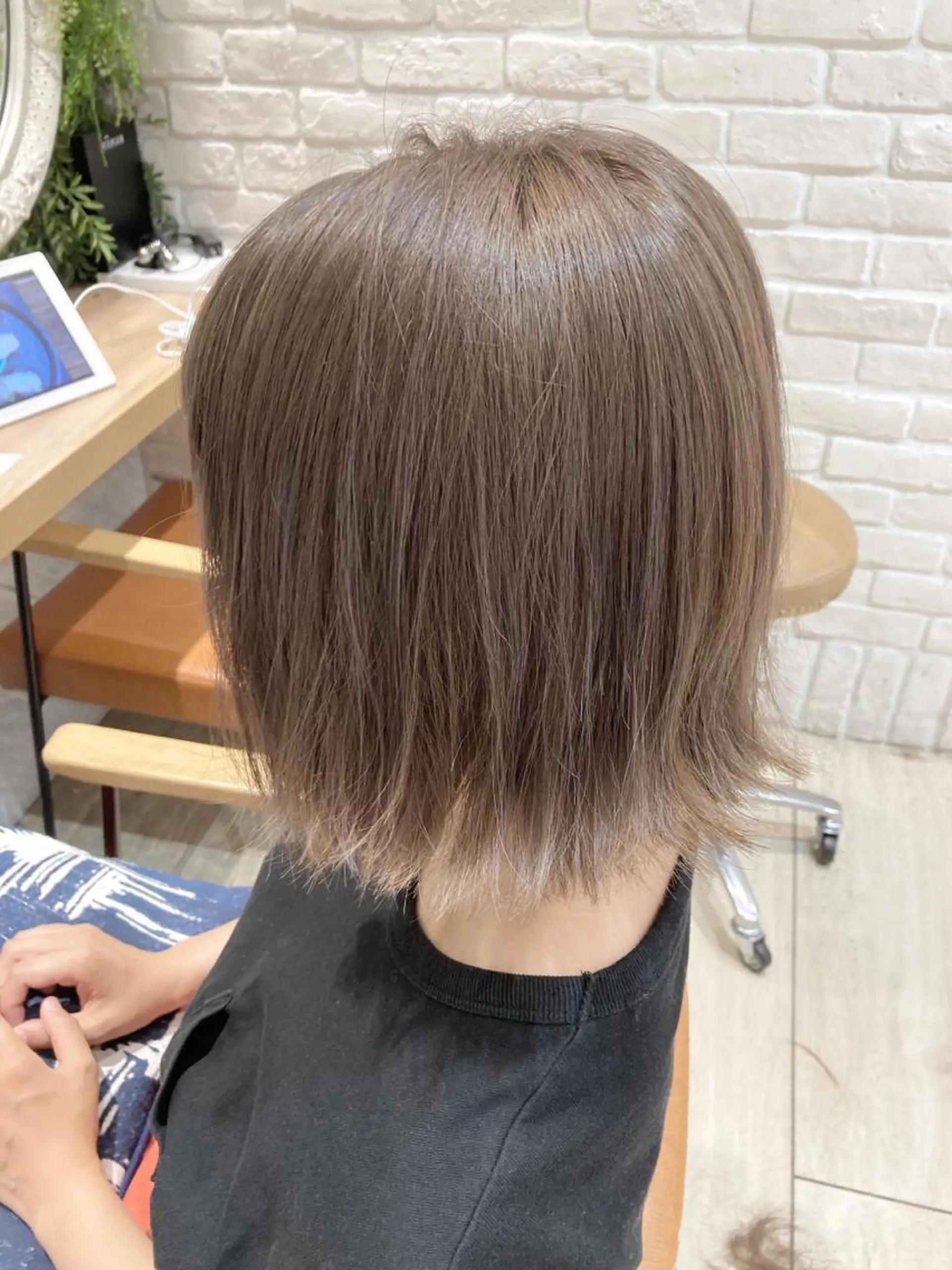 ミディアム ハウス山下あやか 成人式カットカラーのヘアスタイル