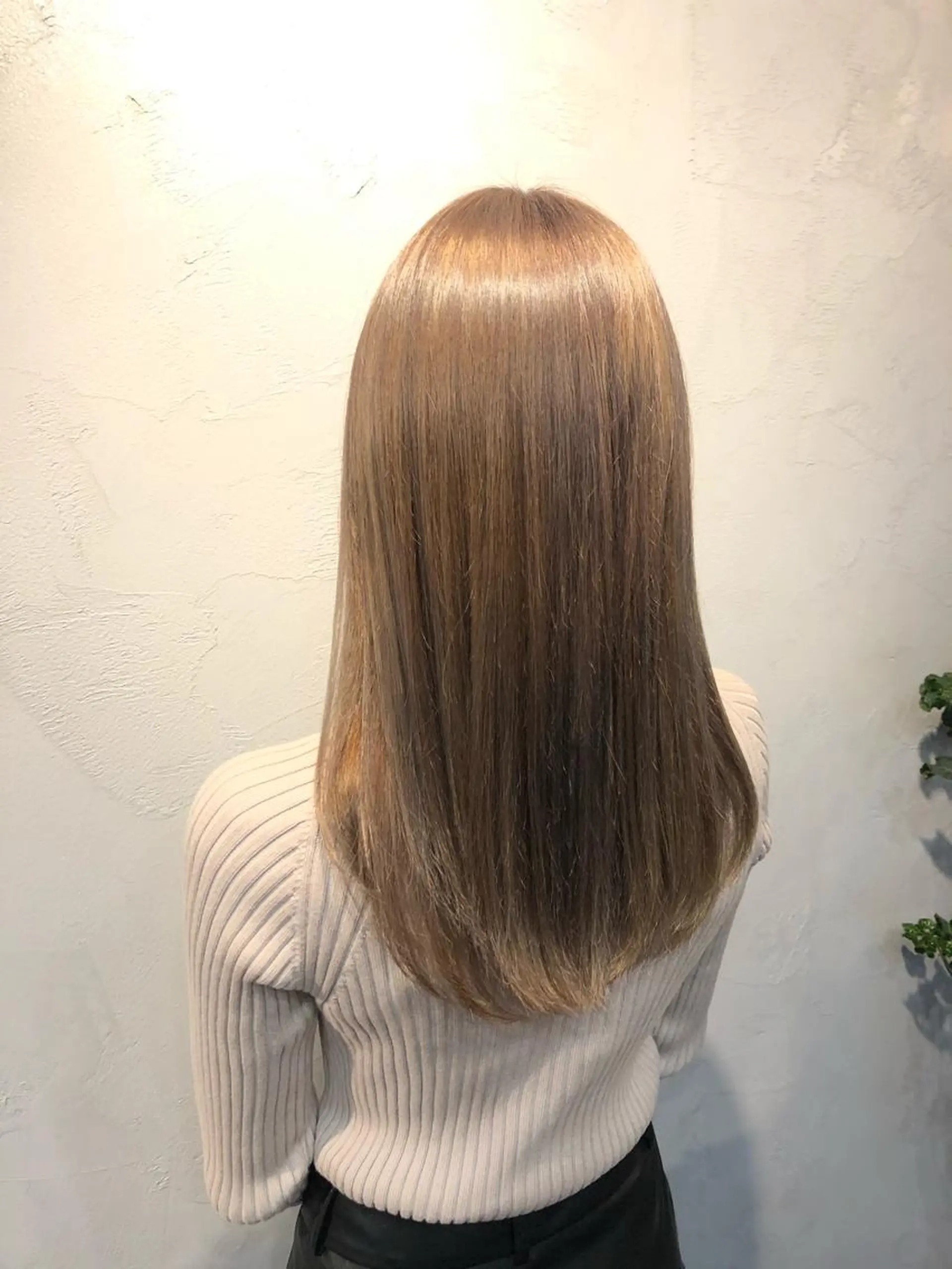 セミロング カラー ベージュカラー ブリーチ ミルクティーベージュ Bei Licoldo.Atole  ベイリコルド アトリ所属・ブリーチ、縮毛 髪質改善　宮城一真のヘアスタイル