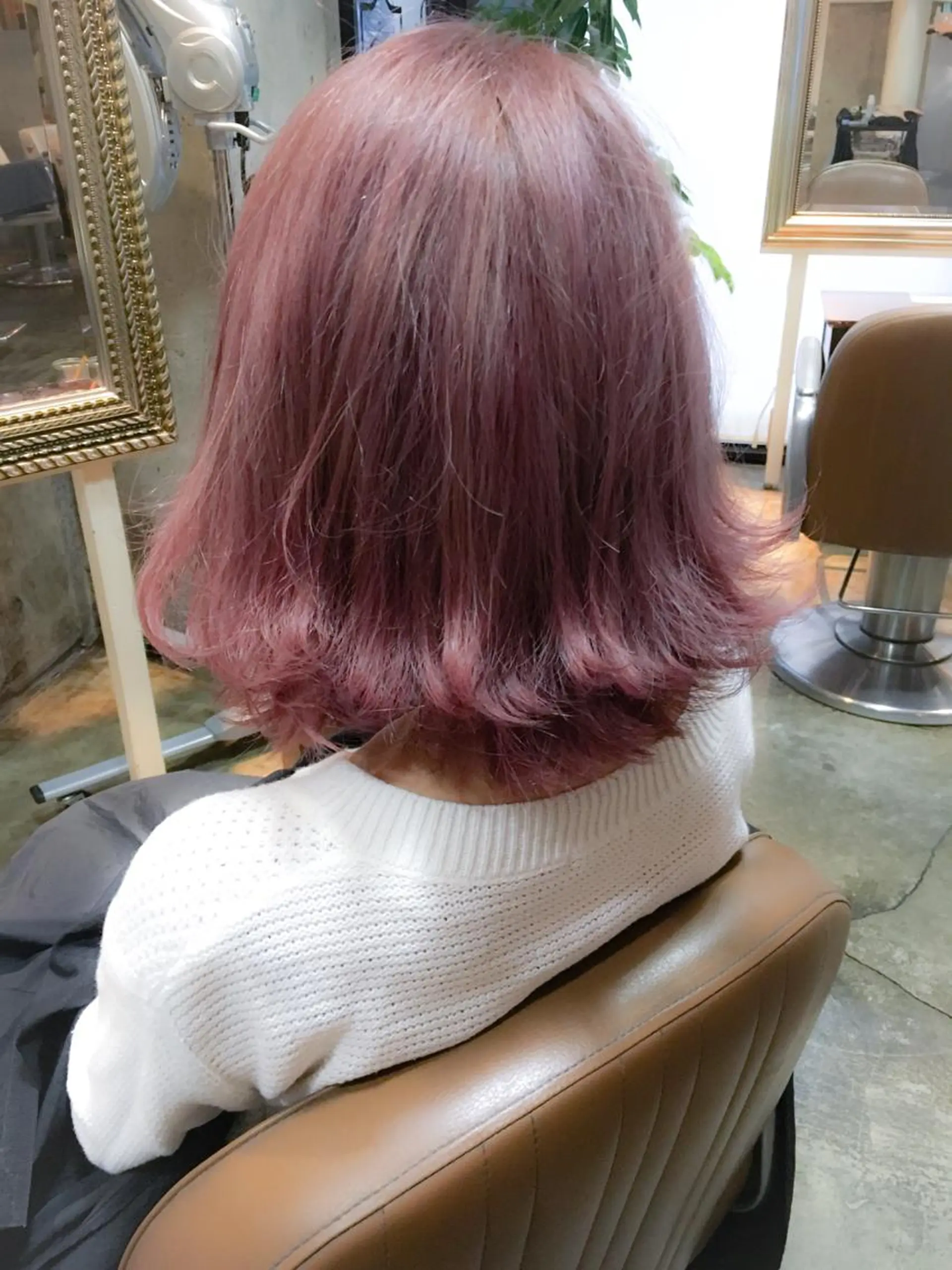 ショート カラー グラデーションカラー ピンクカラー ボブ 外ハネヘア 北條 優輝のヘアスタイル