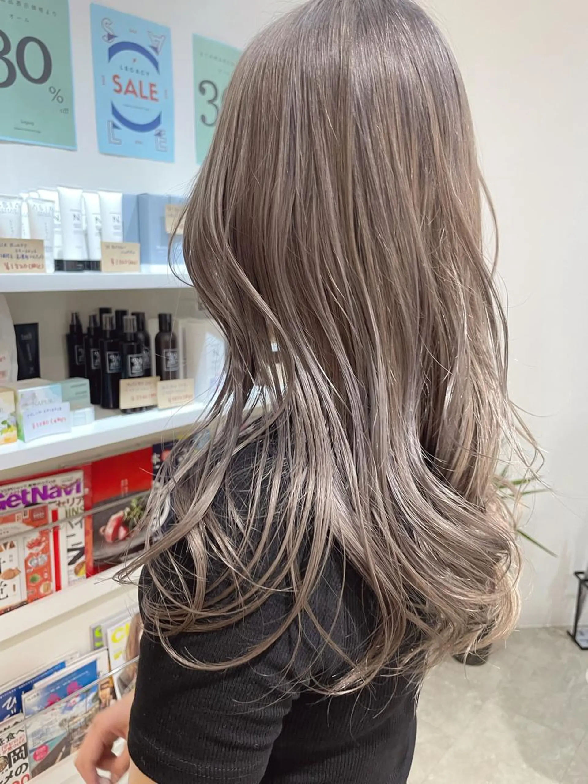 ロング カラー グレージュ シルバー シルバーグレージュ 外国人風カラー ヘアカラー Rina  のヘアスタイル