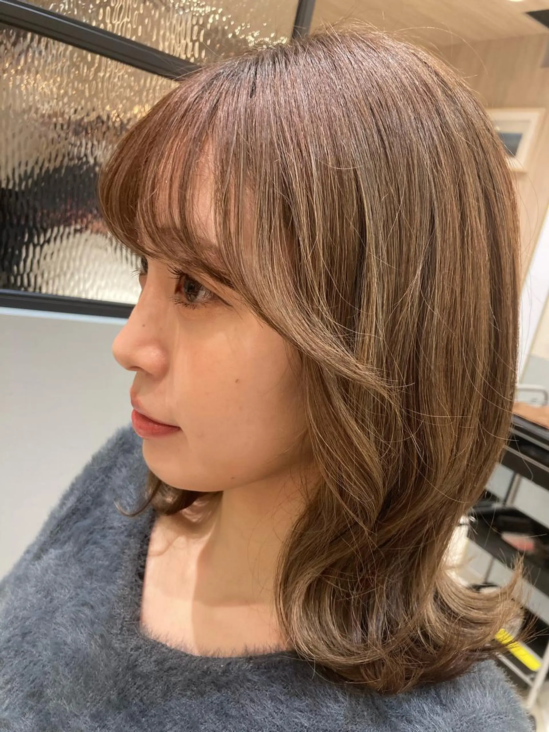 ミディアム 顔まわりレイヤー 韓国風ヘア レイヤーカット 小顔カット カット ヘアセット Loom .by Sea  ルームバイシー所属・レイヤー/前髪/ 韓国/CHIHIROのヘアスタイル