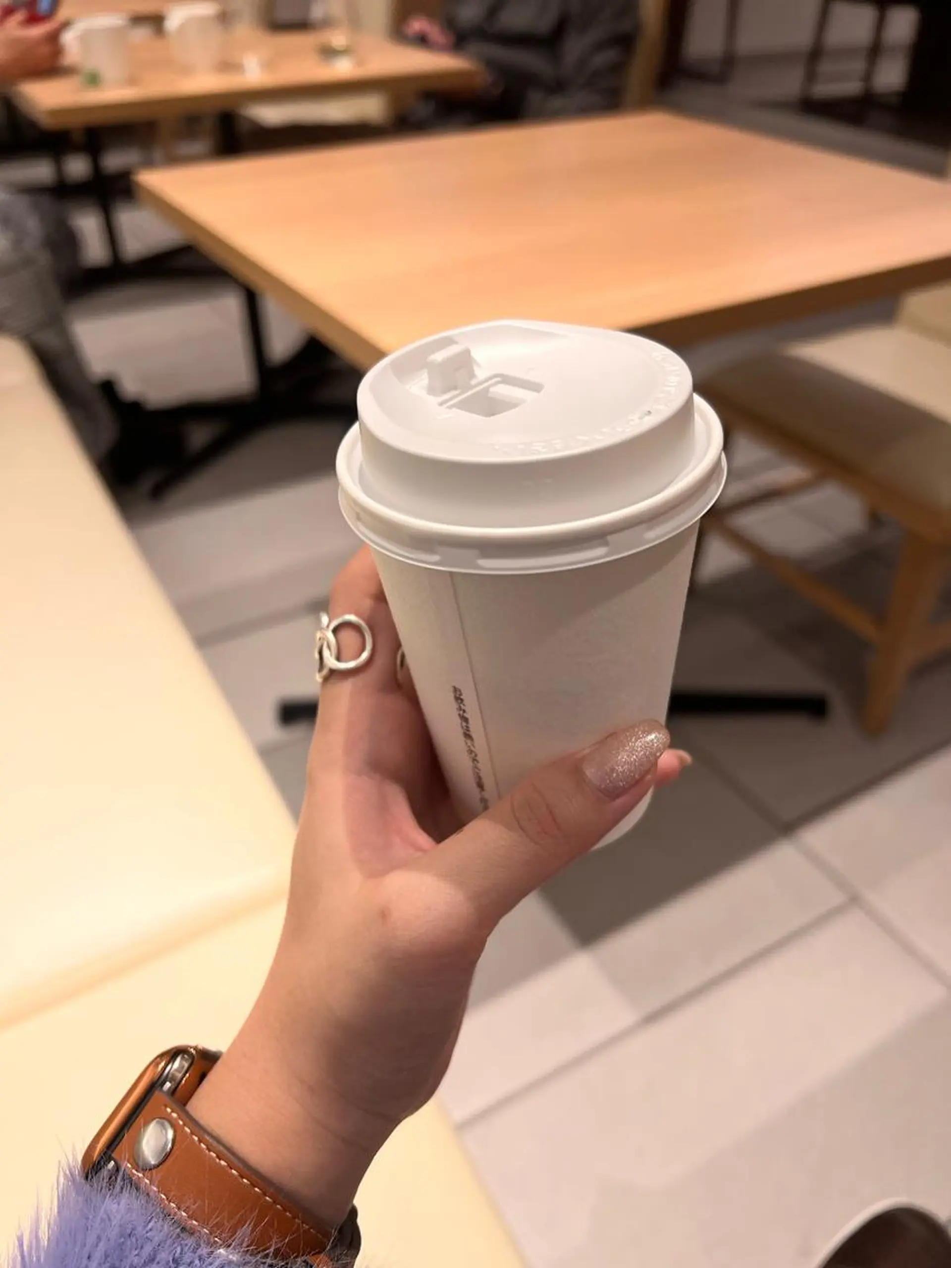 ミディアム ハンドネイル each所属・𝐞𝐚𝐜𝐡 nanami🩰のネイルデザイン