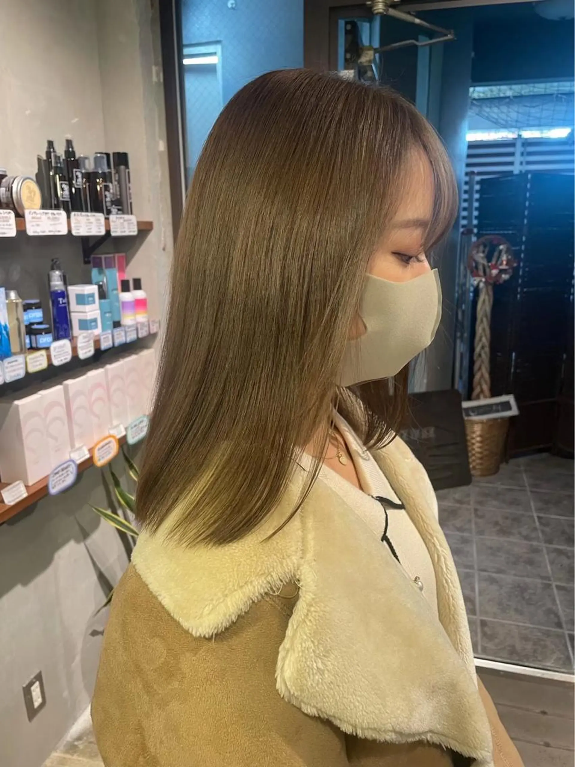 セミロング カラー ベージュカラー 中村 彩乃のヘアスタイル