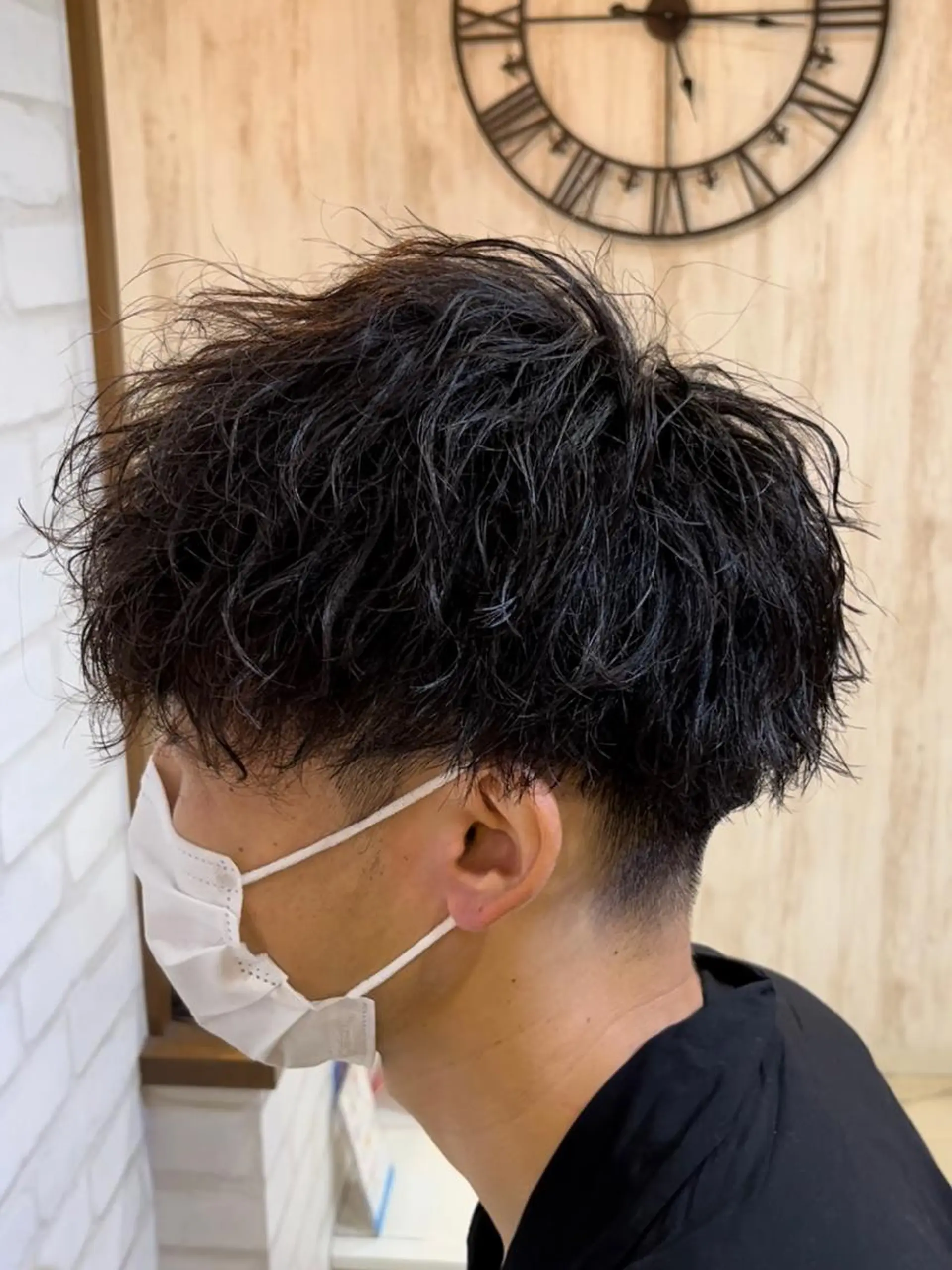 パーマ メンズ マッシュ メンズパーマ ツイストスパイラルパーマ 刈り上げ スパイラルパーマ 【店長】メンズ職人 短髪　ハイトーン🔥のヘアスタイル