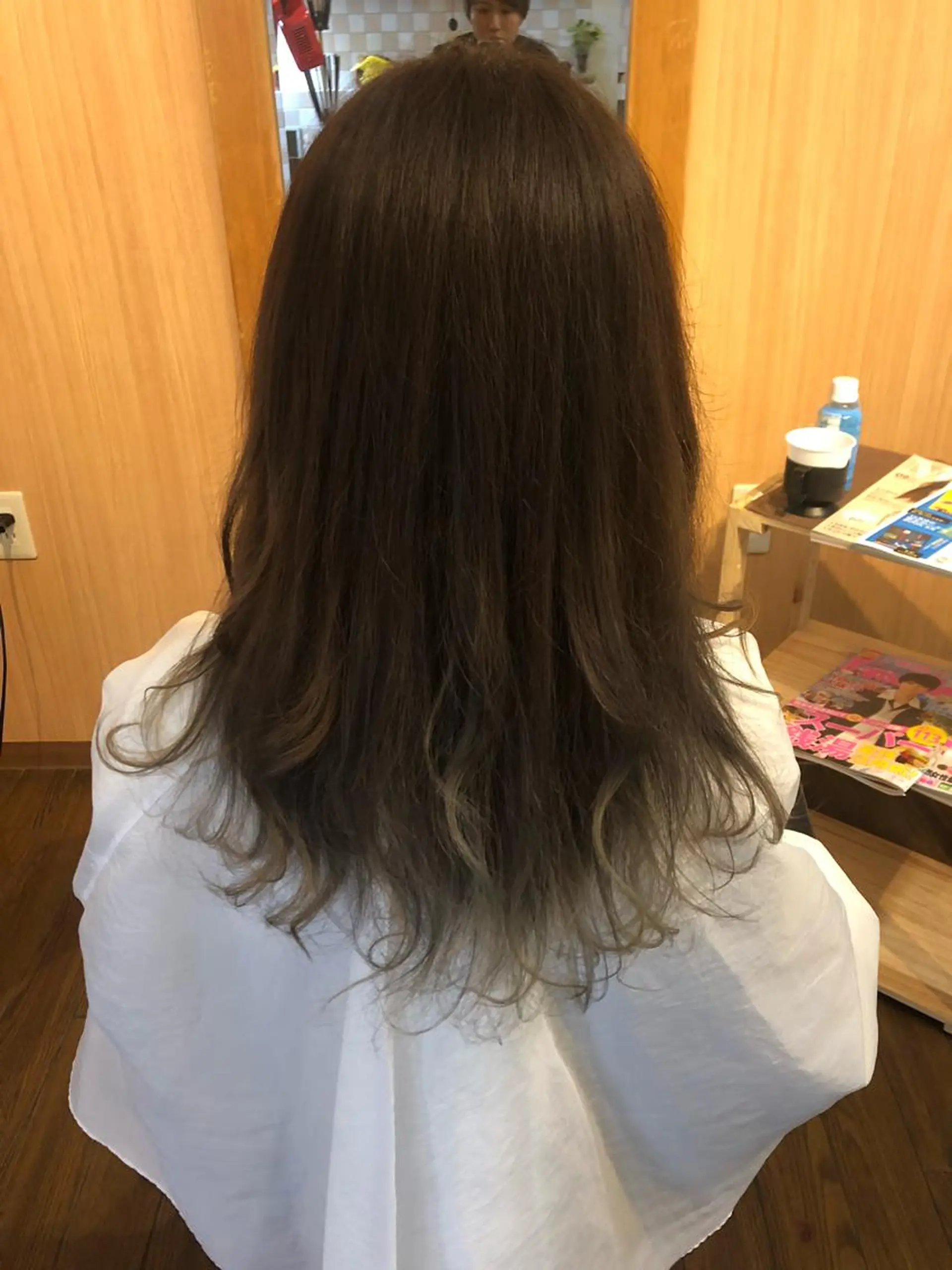 カラー アッシュ ブリーチ グラデーションカラー シルバー MOLLA 浅香山店所属・谷口ゆめ/縮毛矯正/ 大人女子/眉ワックスのヘアスタイル