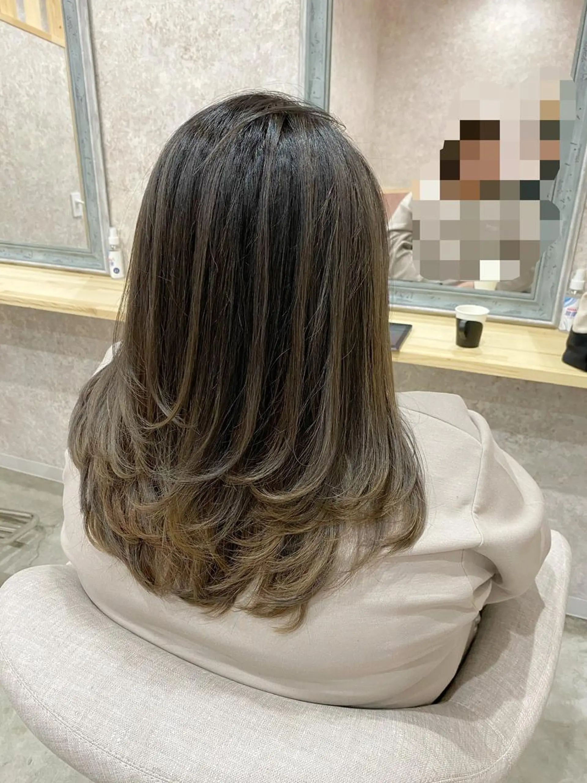 セミロング レイヤーカット ヘアカラー ROI 【ロイ】のヘアスタイル