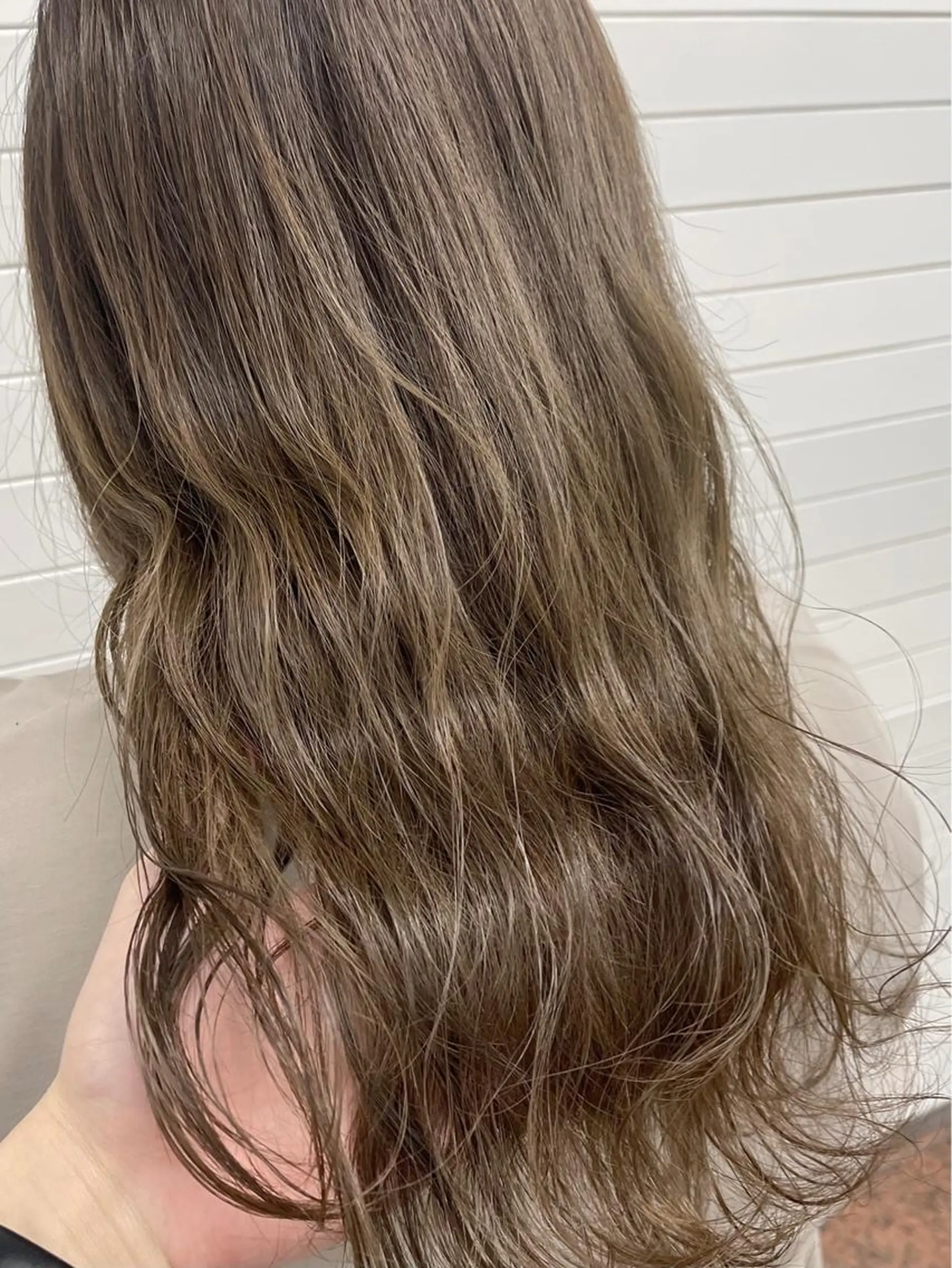 セミロング カラー ヘアアレンジ ミストバング ブリーチ ケアブリーチ 透明感カラー デザインカラー maoブリーチ無し 似合わせカラーのヘアスタイル